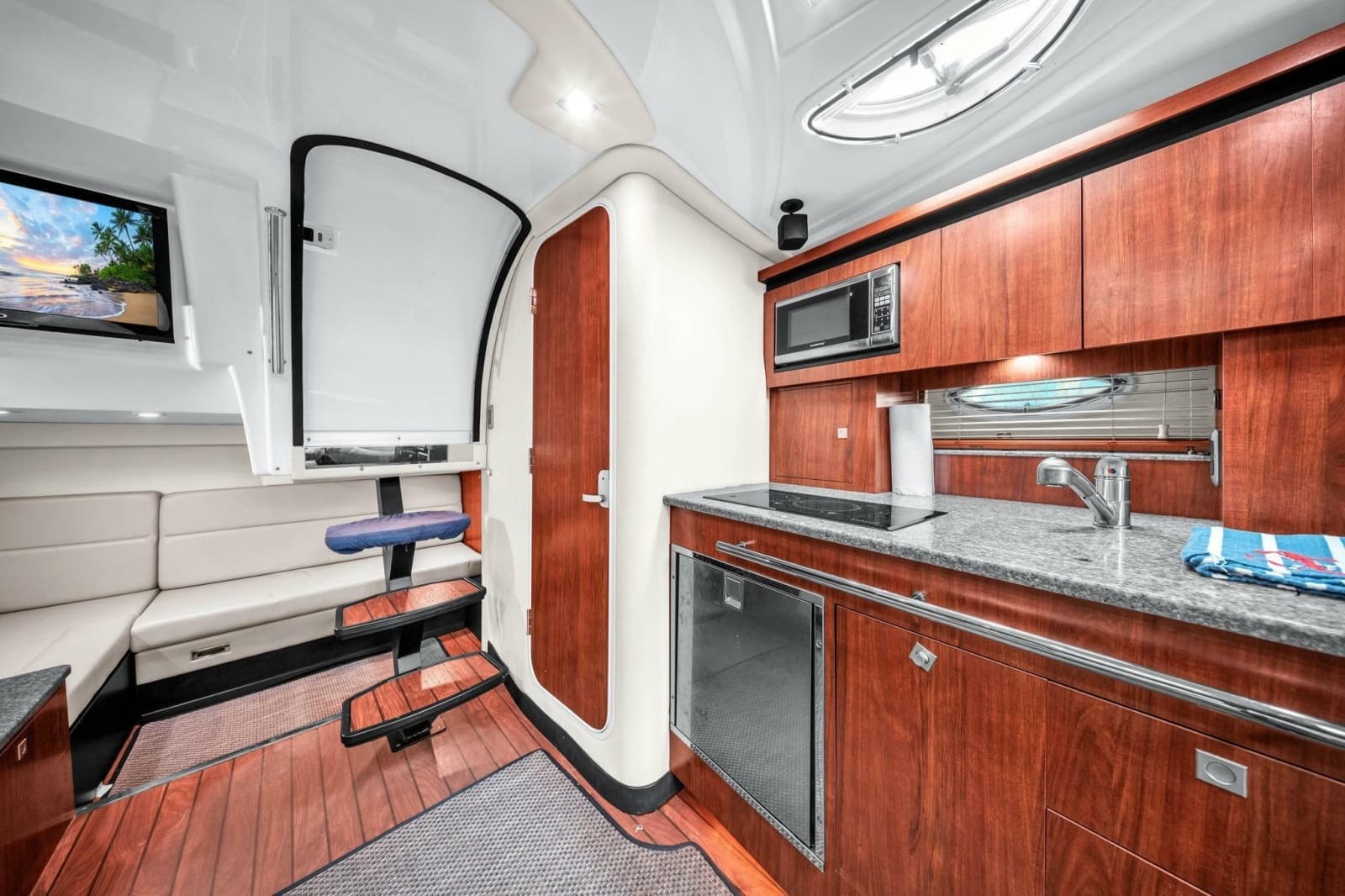 2014 Monterey 320 Sport Yacht - Photo 31