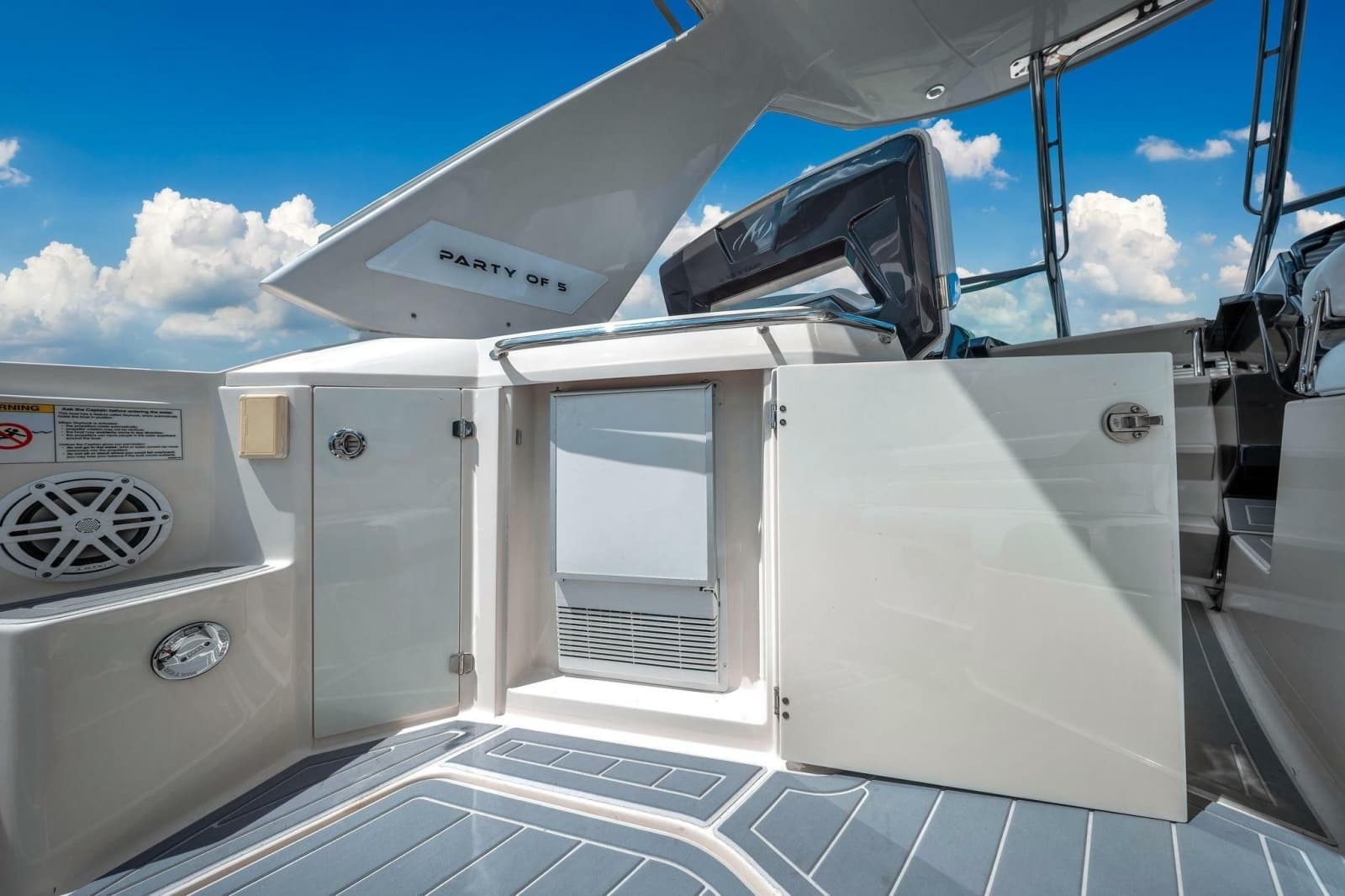 2014 Monterey 320 Sport Yacht - Photo 19