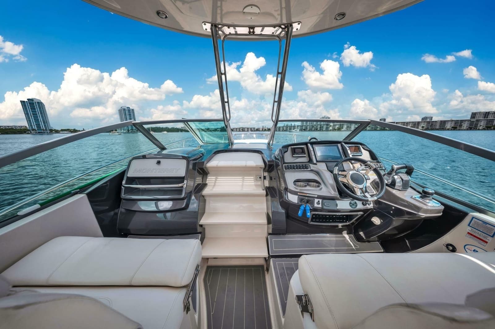 2014 Monterey 320 Sport Yacht - Photo 20