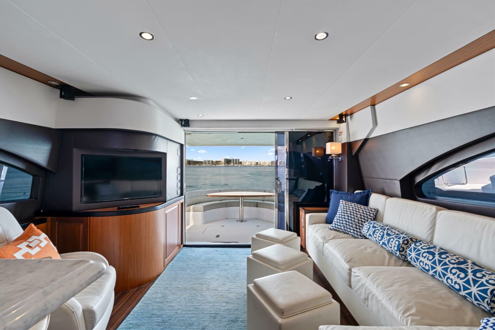 2013 Hatteras 60 Motor Yacht - Photo 14
