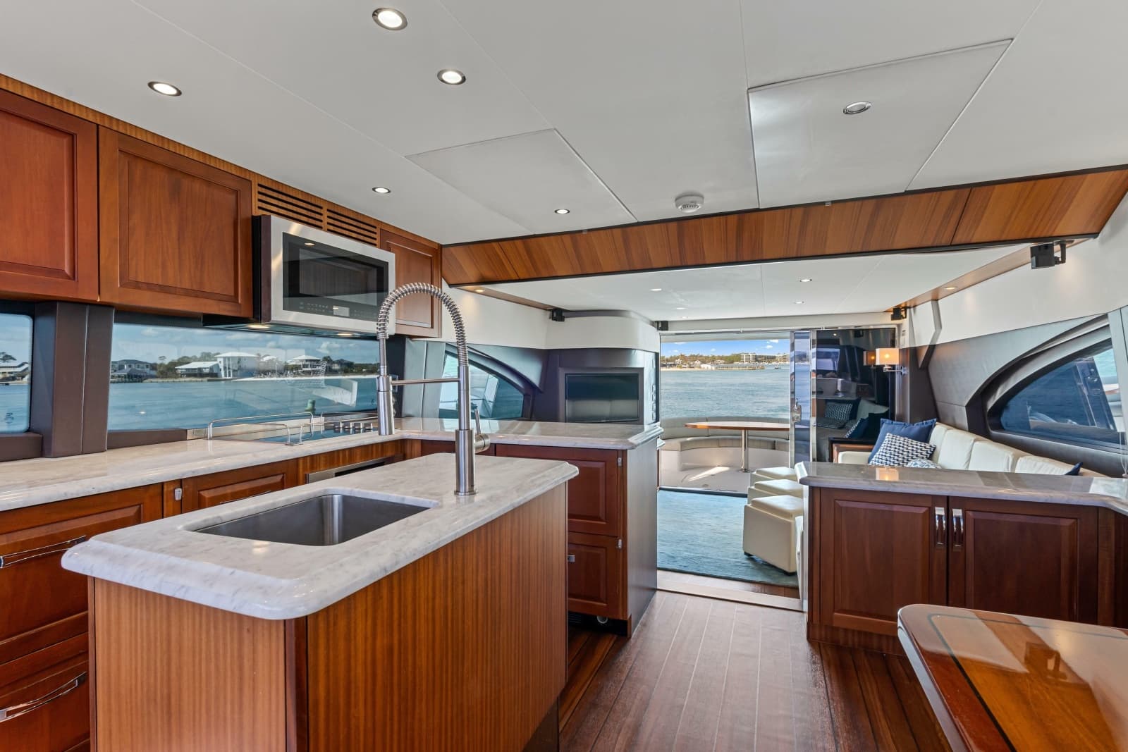 2013 Hatteras 60 Motor Yacht - Photo 21
