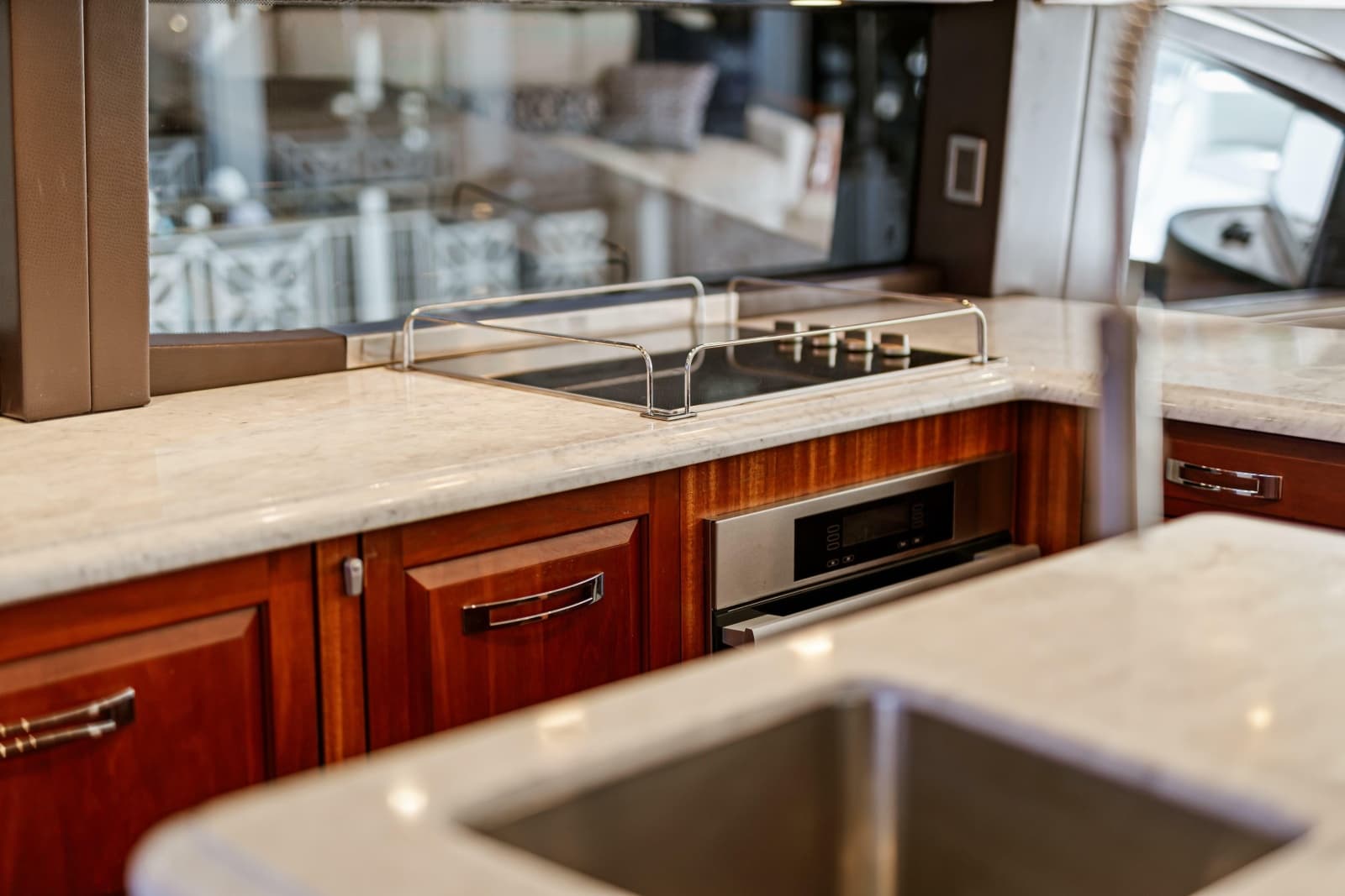 2013 Hatteras 60 Motor Yacht - Photo 25