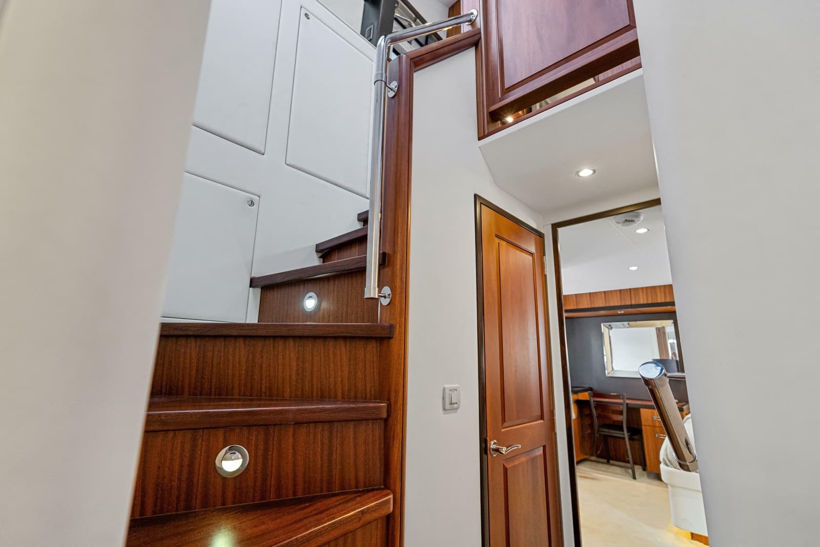 2013 Hatteras 60 Motor Yacht - Photo 28
