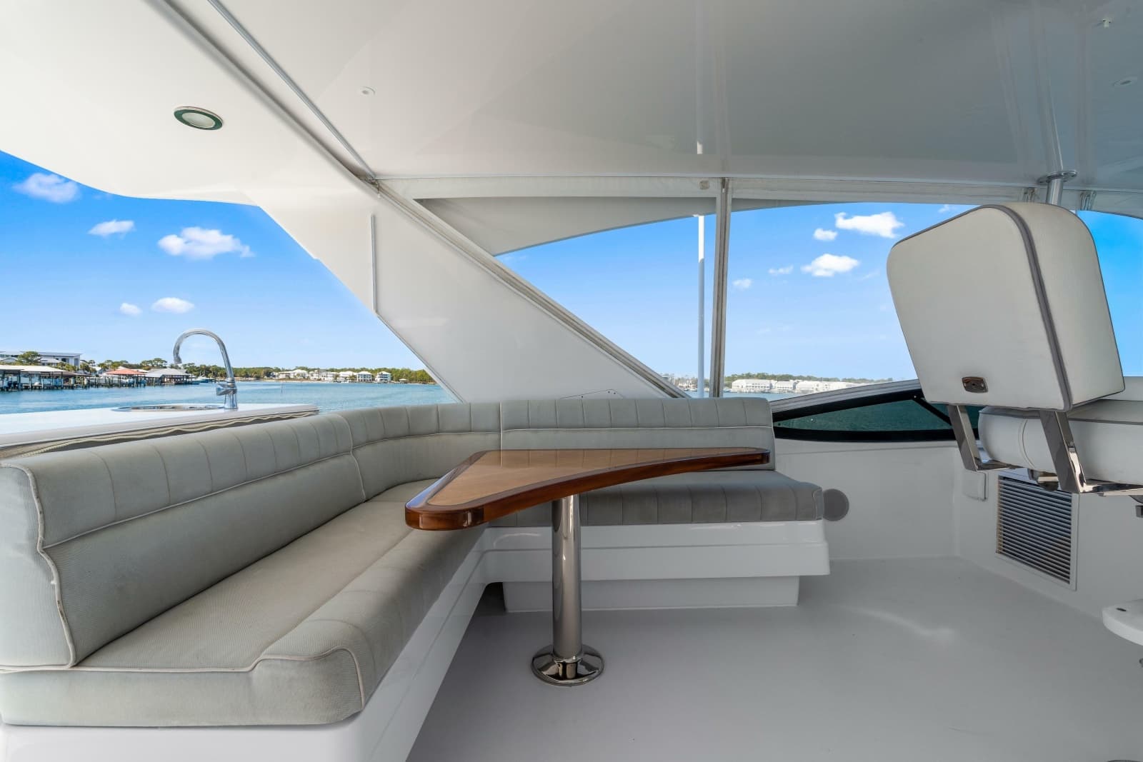 2013 Hatteras 60 Motor Yacht - Photo 55