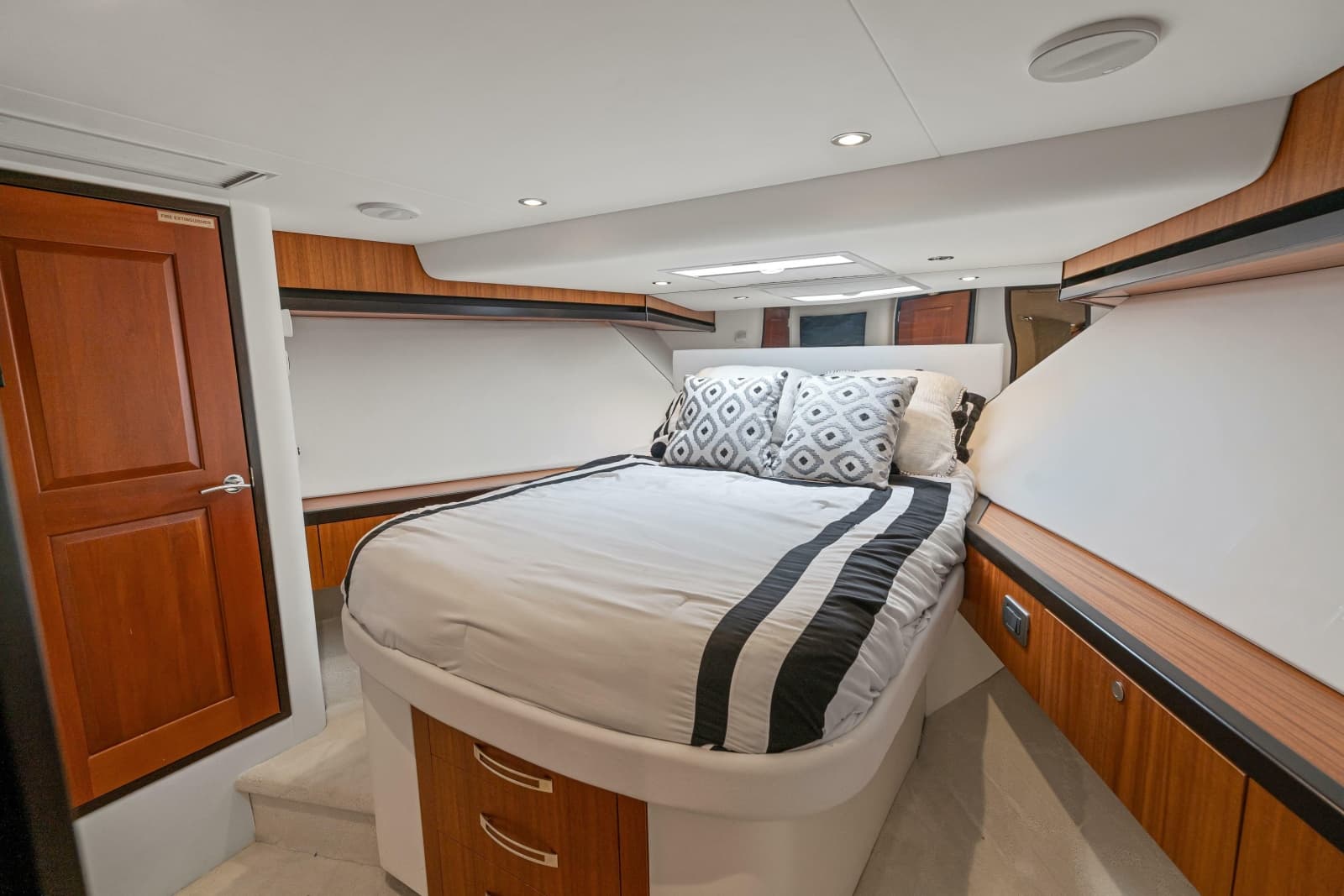 2013 Hatteras 60 Motor Yacht - Photo 45