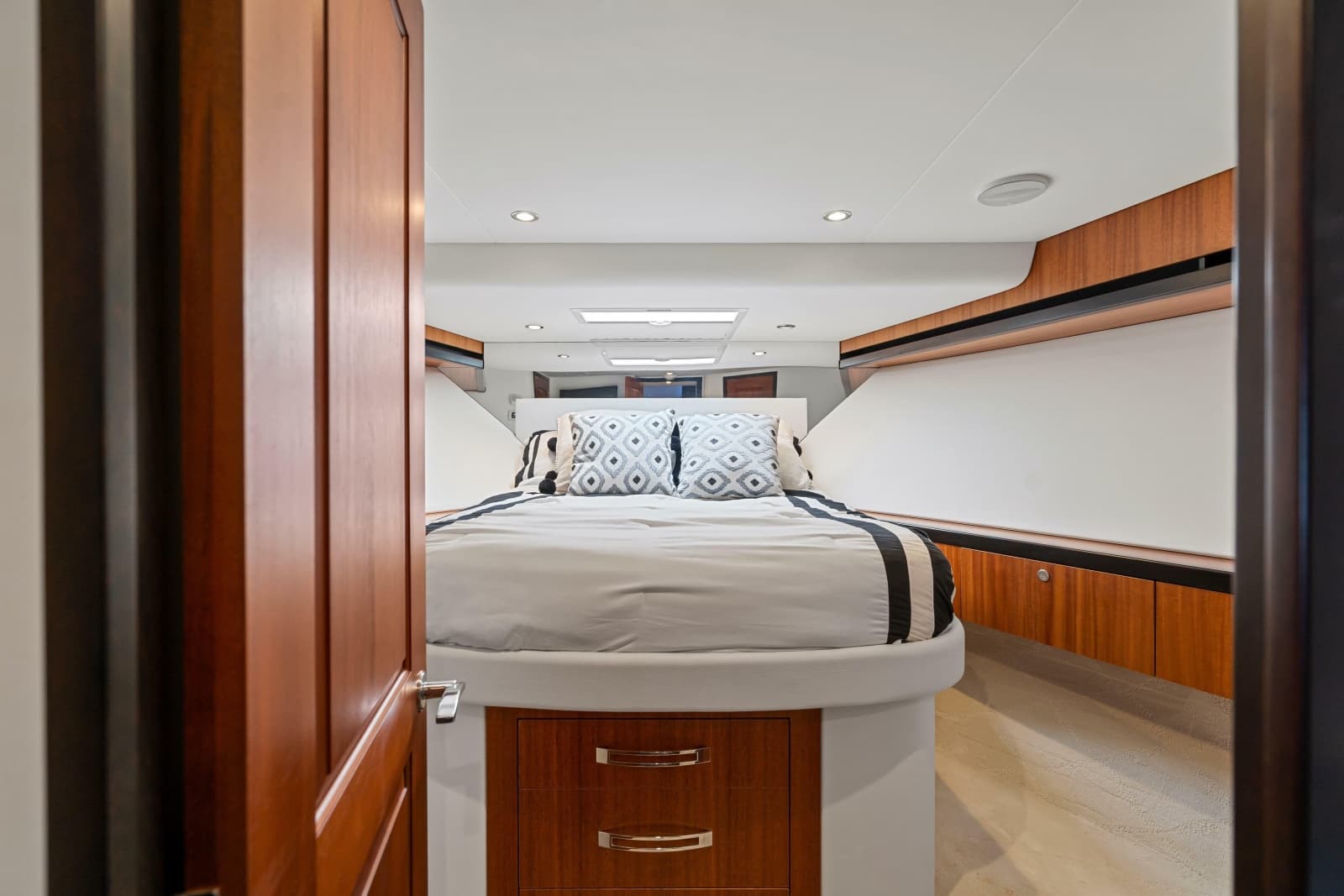 2013 Hatteras 60 Motor Yacht - Photo 44