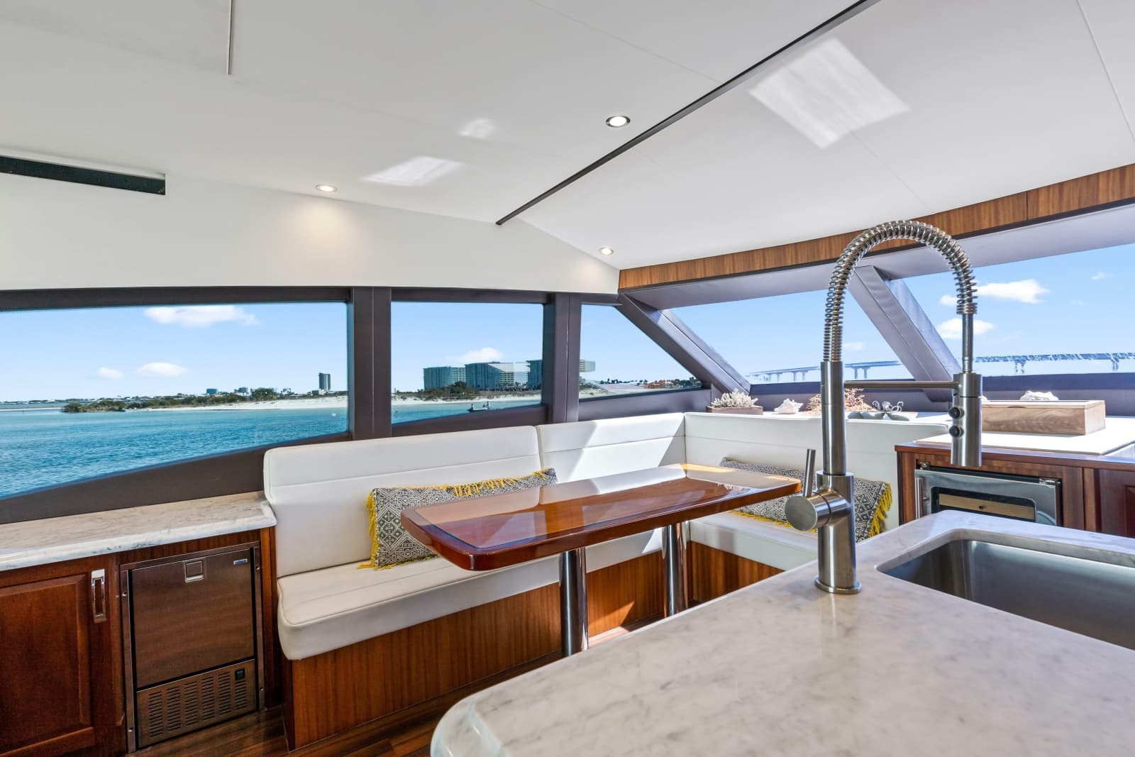 2013 Hatteras 60 Motor Yacht - Photo 18