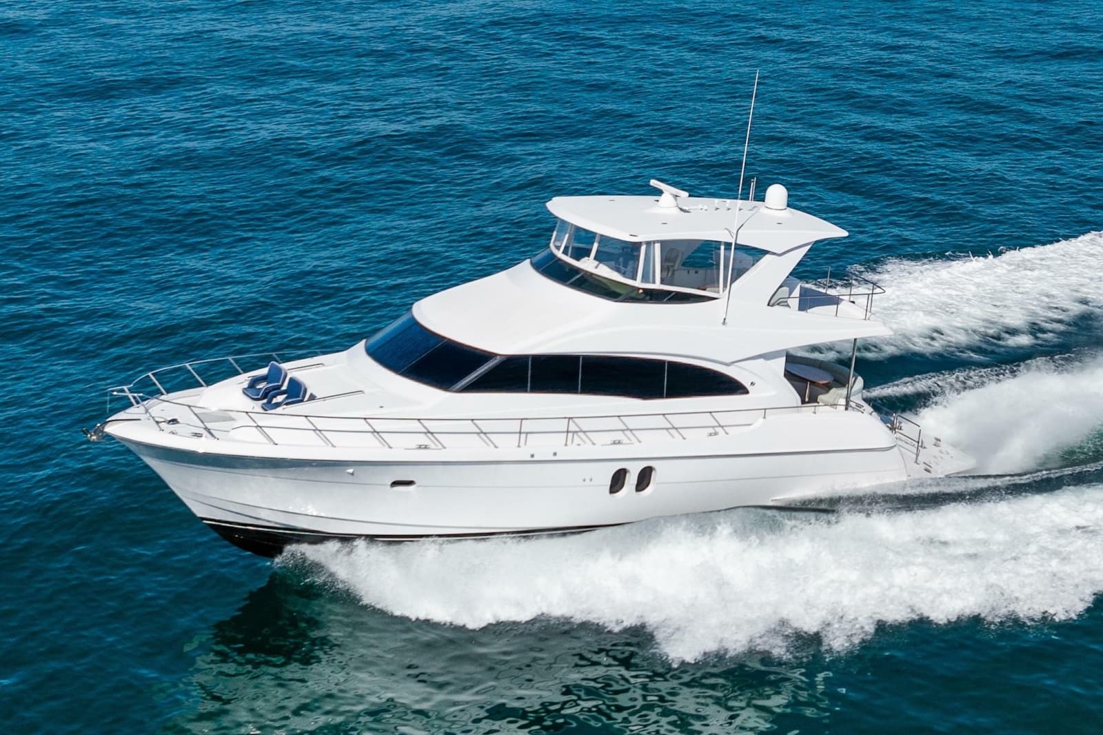2013 Hatteras 60 Motor Yacht - Photo 2