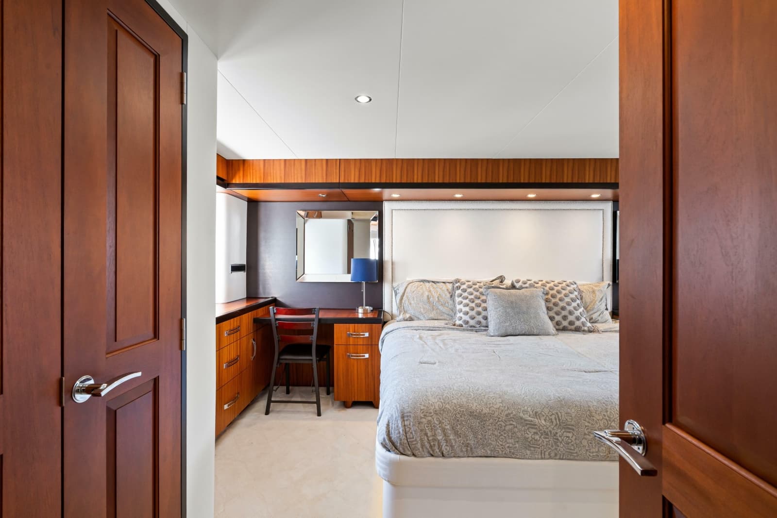 2013 Hatteras 60 Motor Yacht - Photo 35