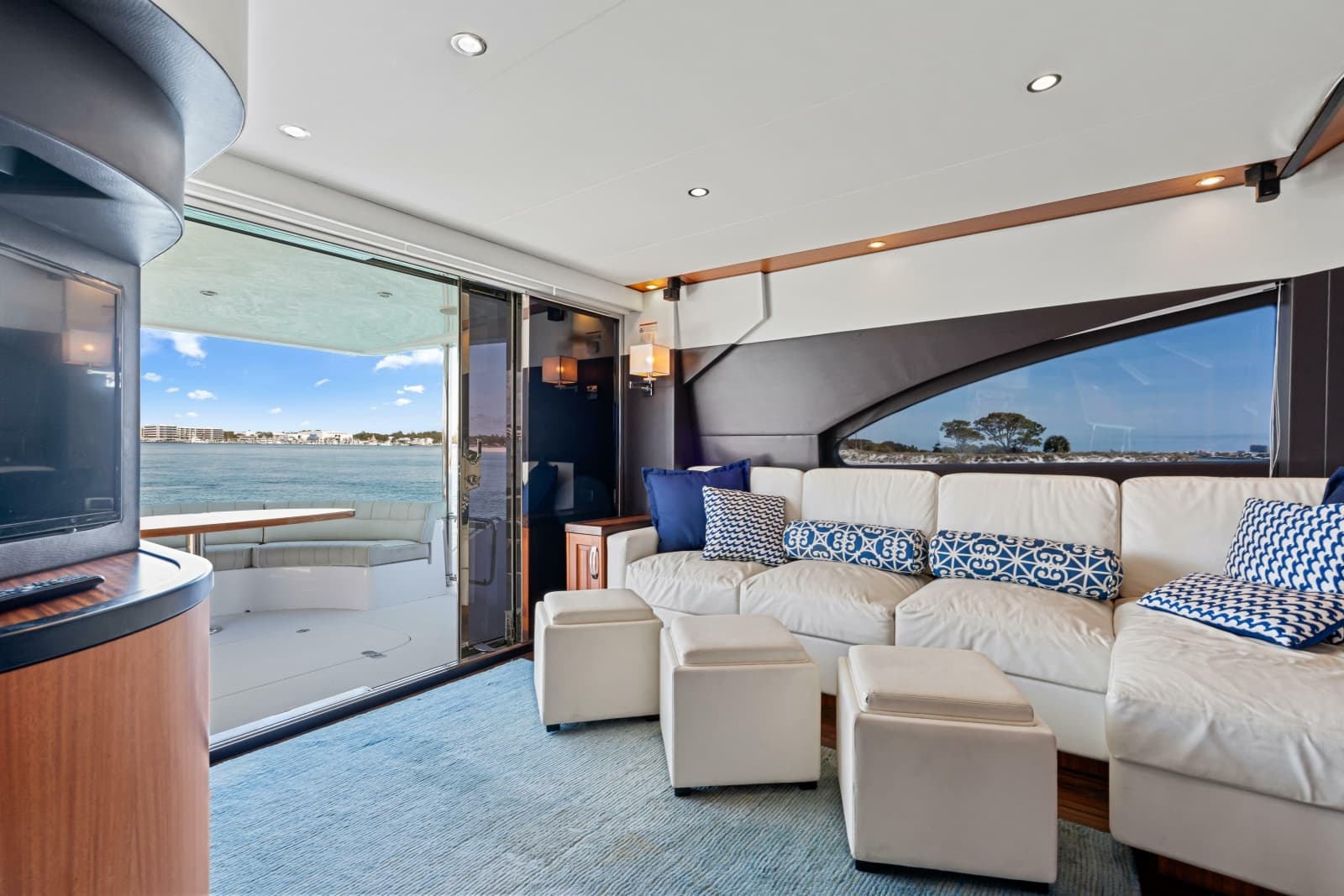 2013 Hatteras 60 Motor Yacht - Photo 15