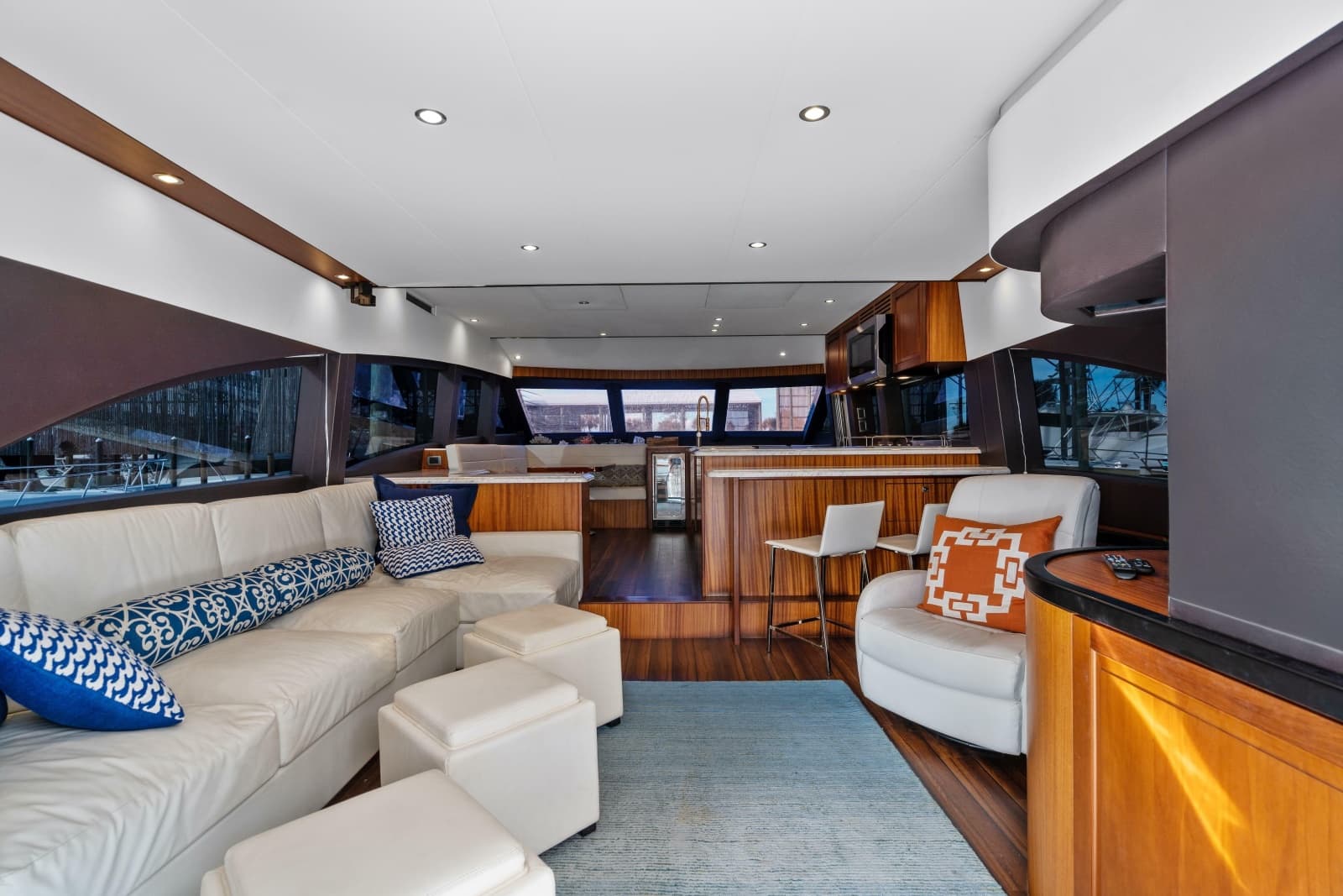 2013 Hatteras 60 Motor Yacht - Photo 27