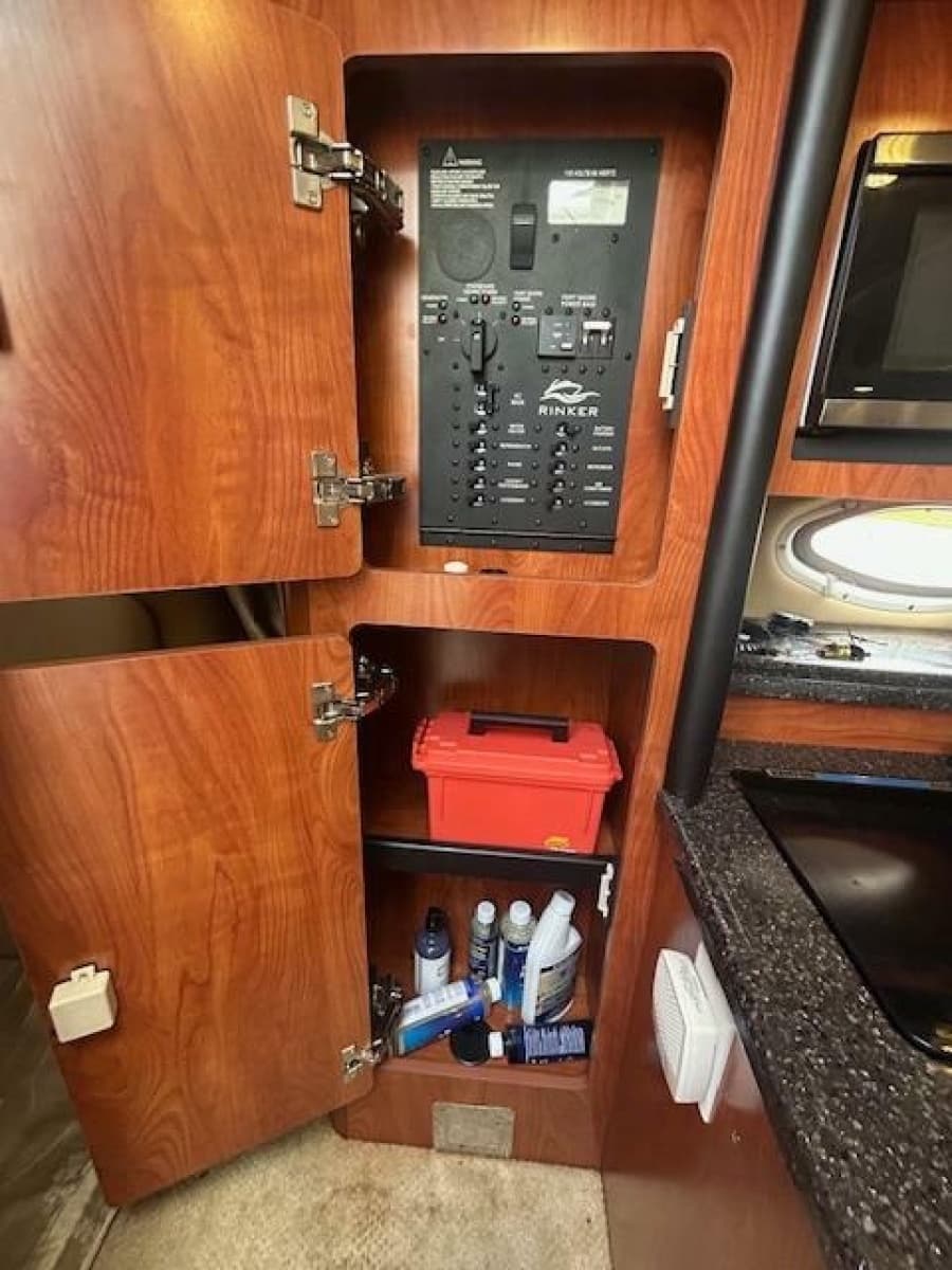 2013 Rinker 290 Express Cruiser - Photo 22