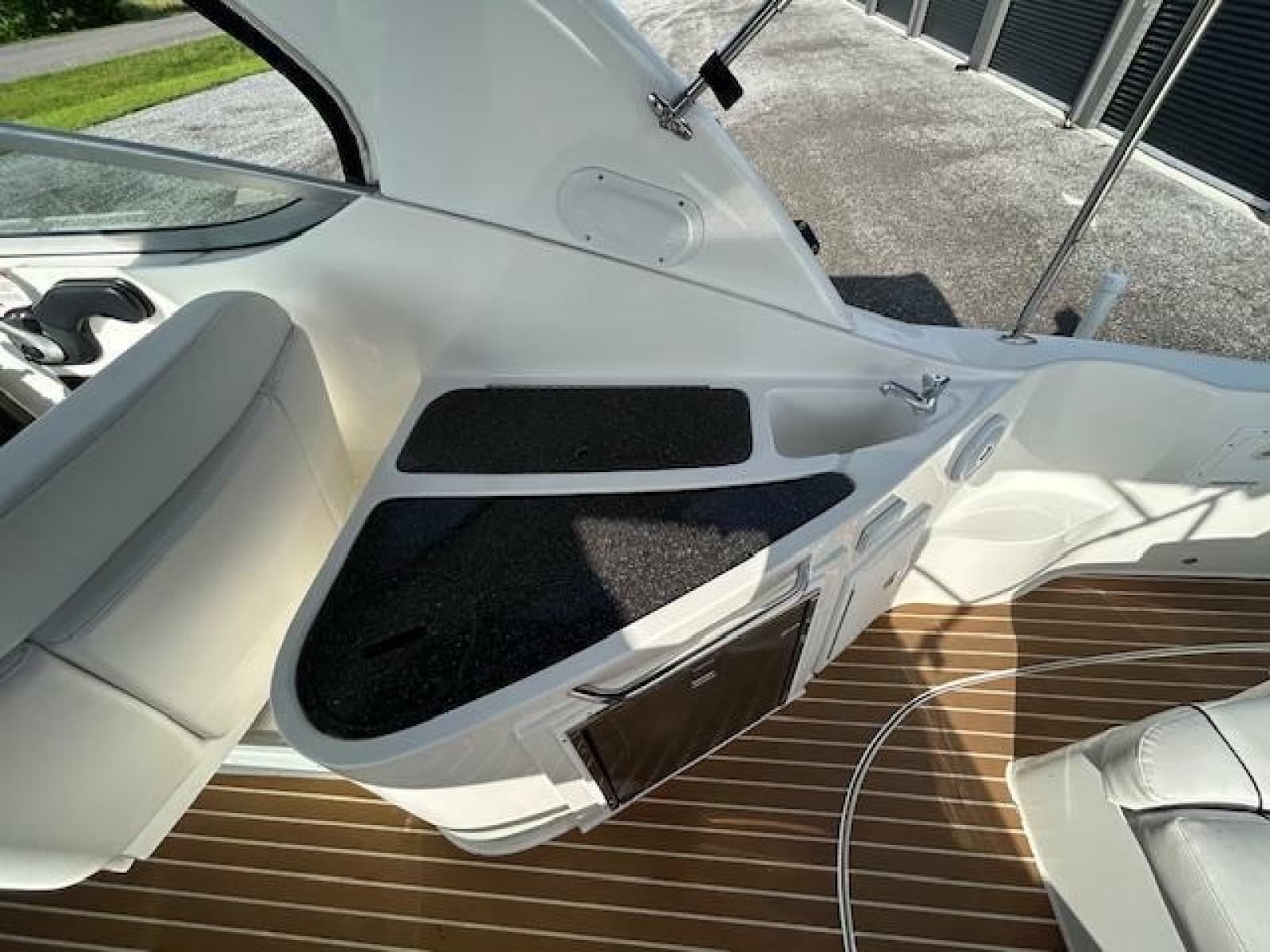 2013 Rinker 290 Express Cruiser - Photo 36