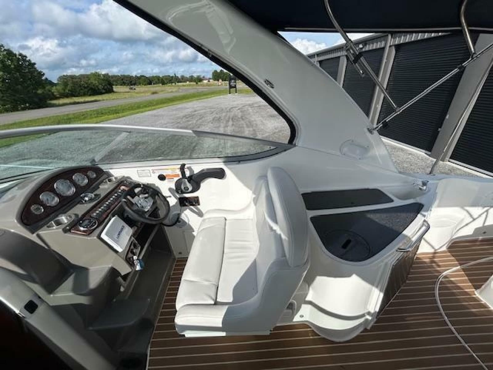 2013 Rinker 290 Express Cruiser - Photo 47