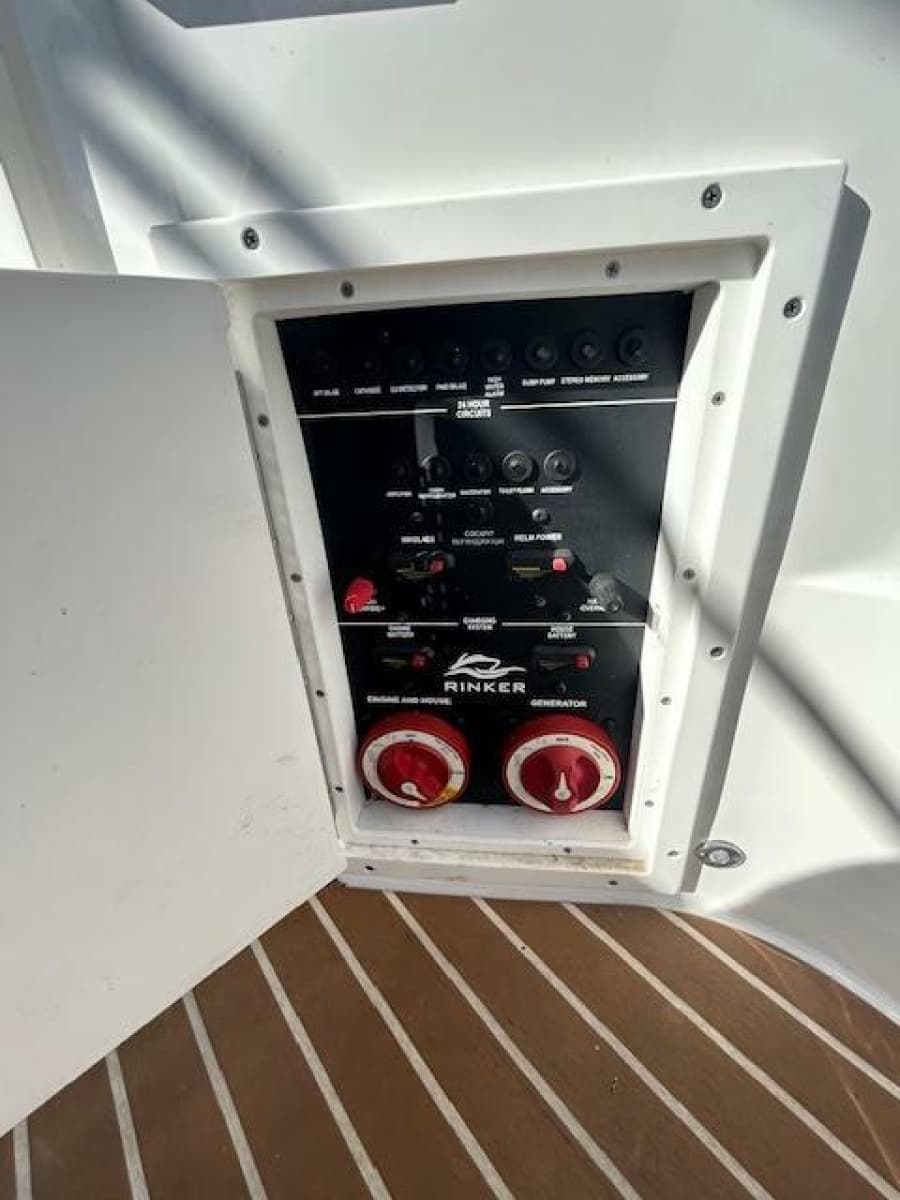2013 Rinker 290 Express Cruiser - Photo 40