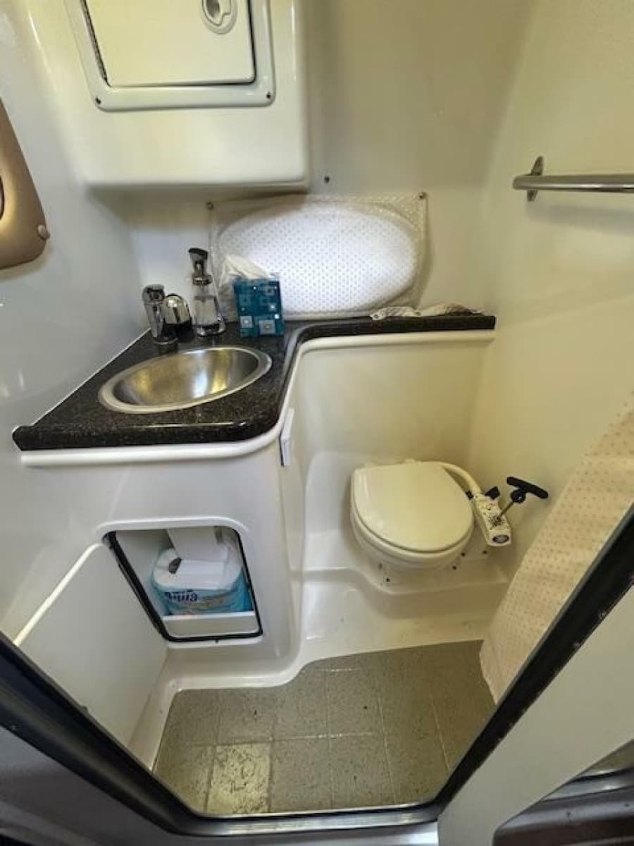 2013 Rinker 290 Express Cruiser - Photo 24