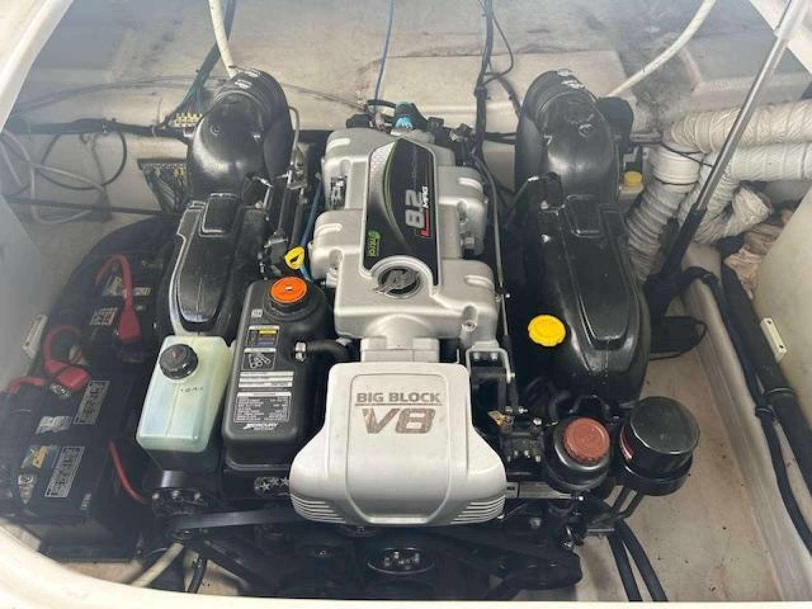 2013 Rinker 290 Express Cruiser - Photo 11