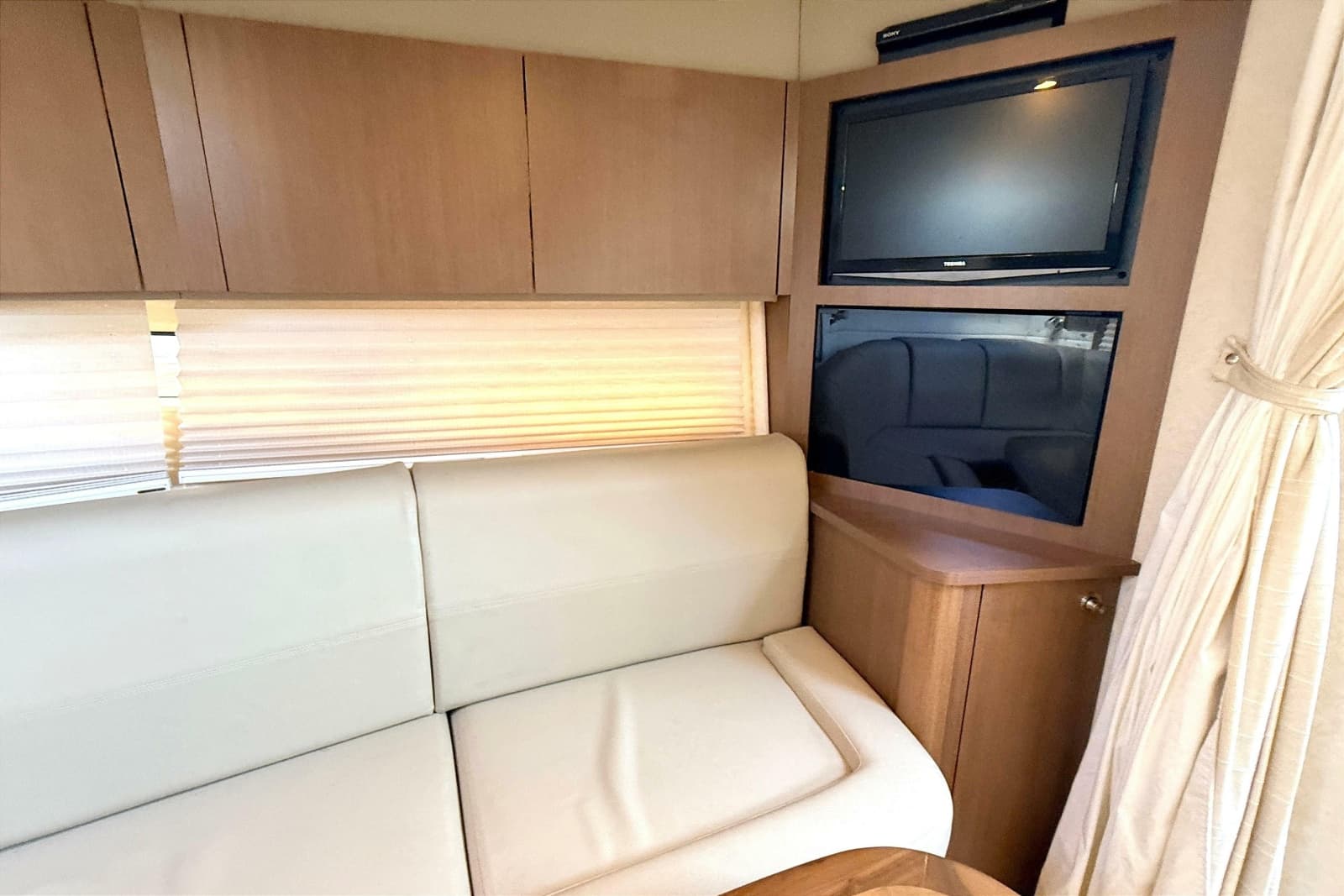 2013 Sea Ray 370 Venture - Photo 21