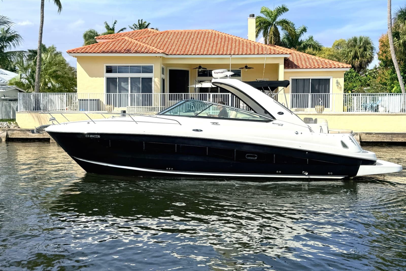 2013 Sea Ray 370 Venture - Photo 2