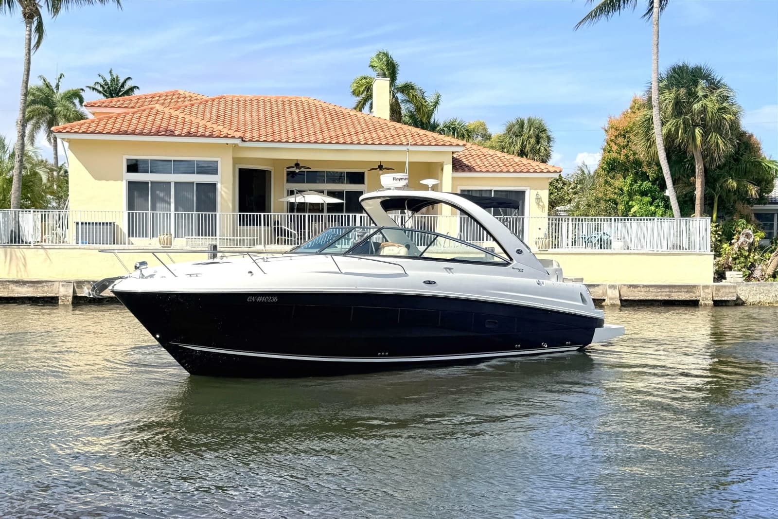 2013 Sea Ray 370 Venture - Photo 3