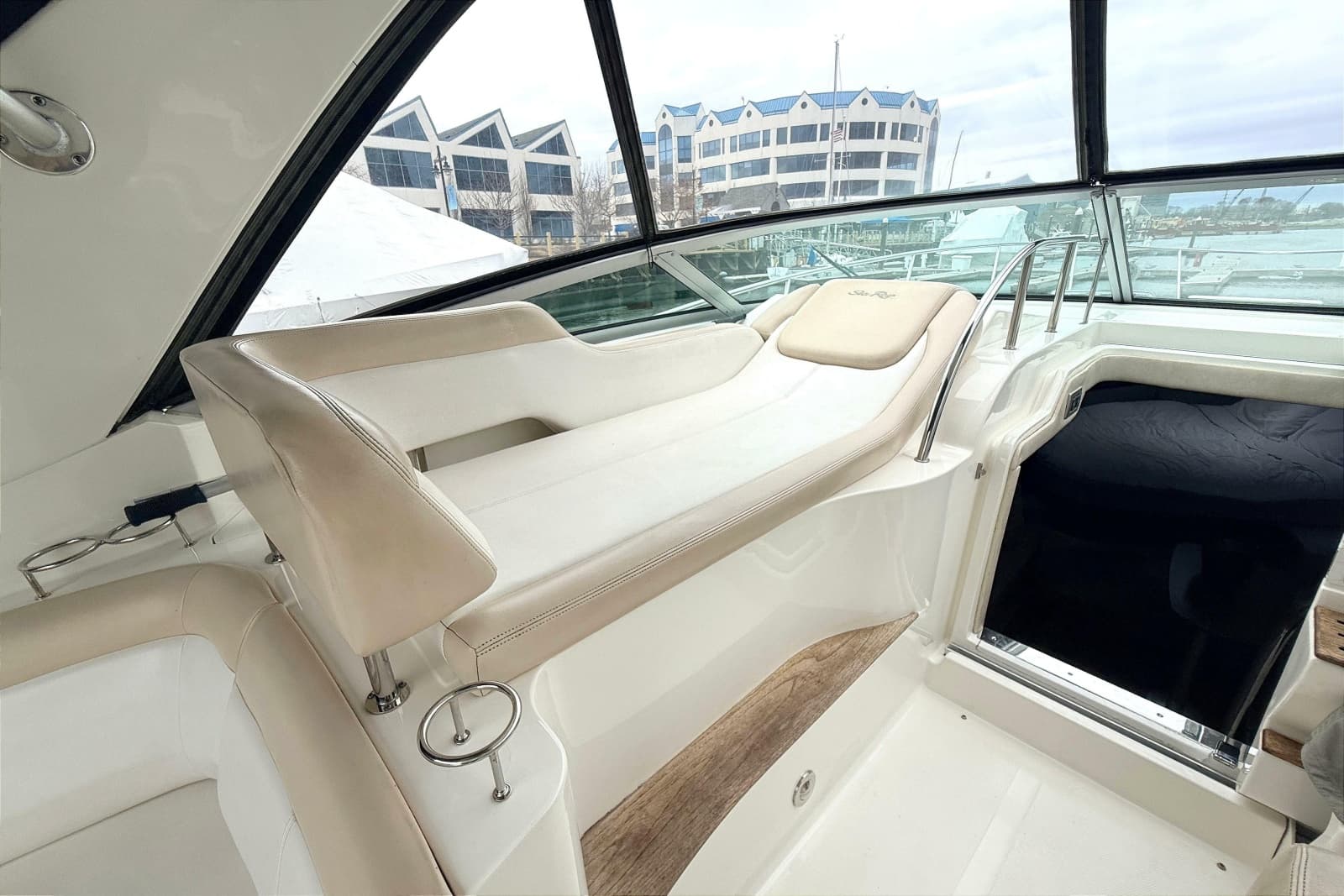 2013 Sea Ray Sundancer 350 - Photo 6