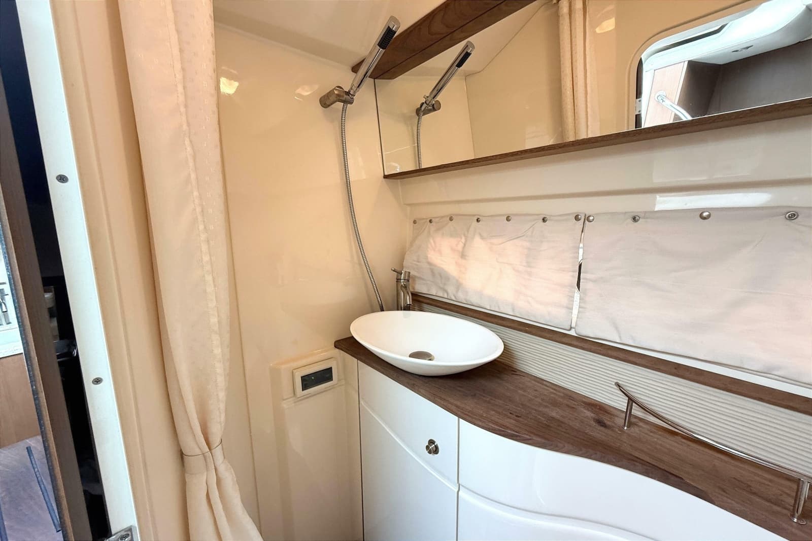 2013 Sea Ray Sundancer 350 - Photo 21