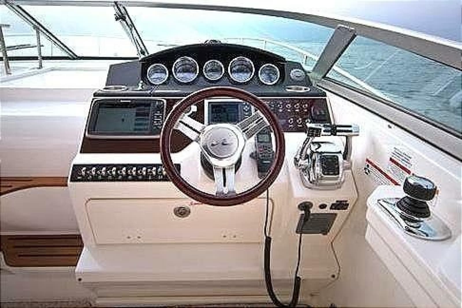 2013 Sea Ray Sundancer 350 - Photo 12