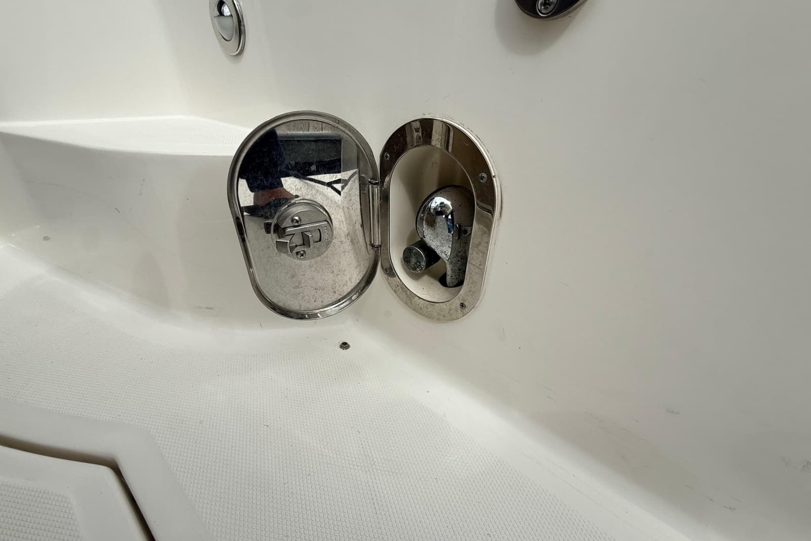 2013 Sea Ray Sundancer 350 - Photo 23