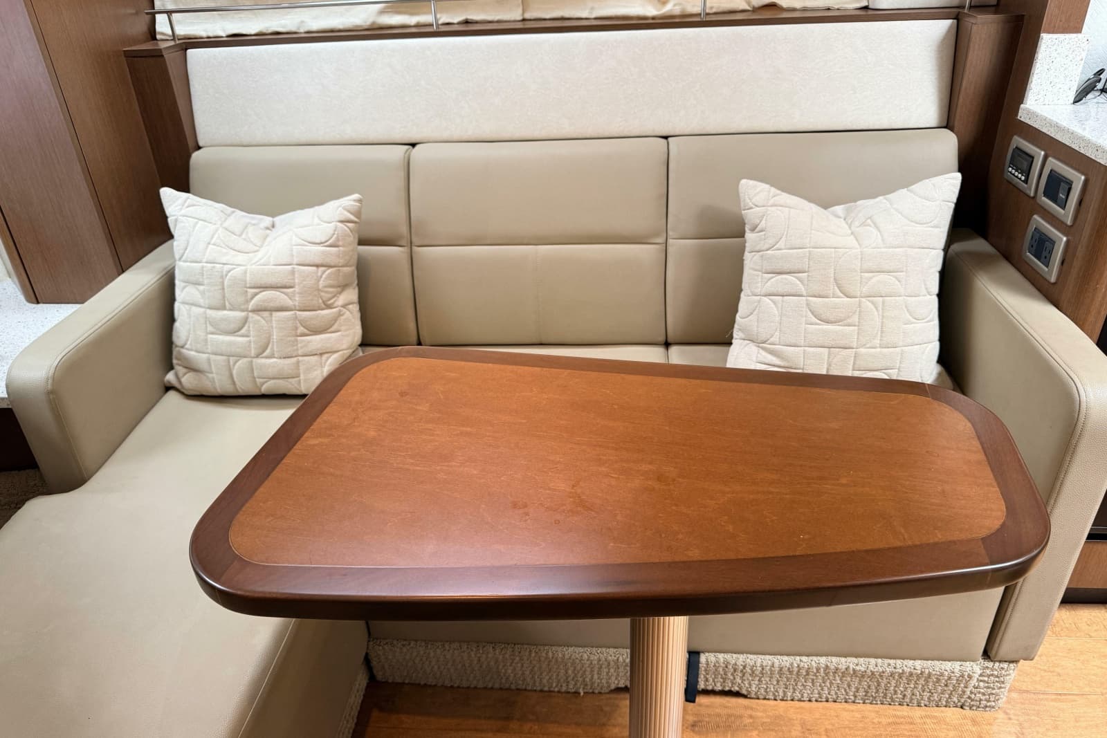2013 Sea Ray Sundancer 350 - Photo 17
