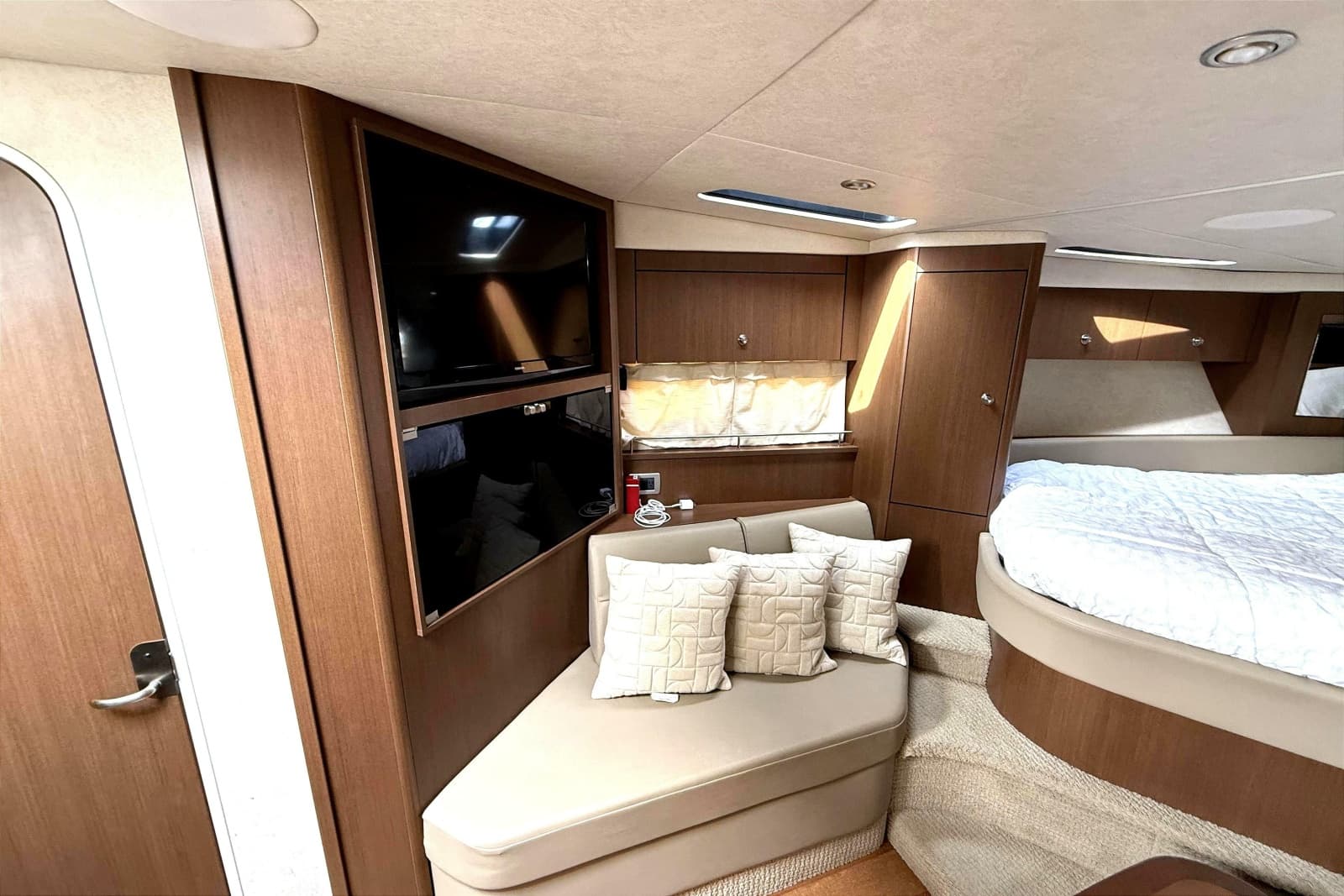 2013 Sea Ray Sundancer 350 - Photo 19