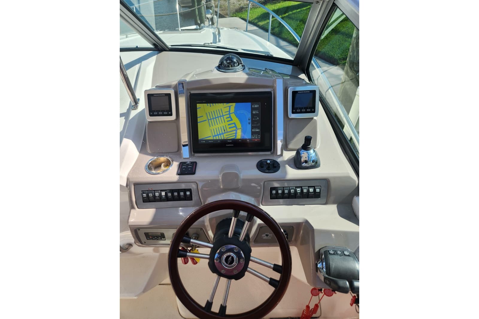 2012 Chaparral 310 Signature - Photo 7