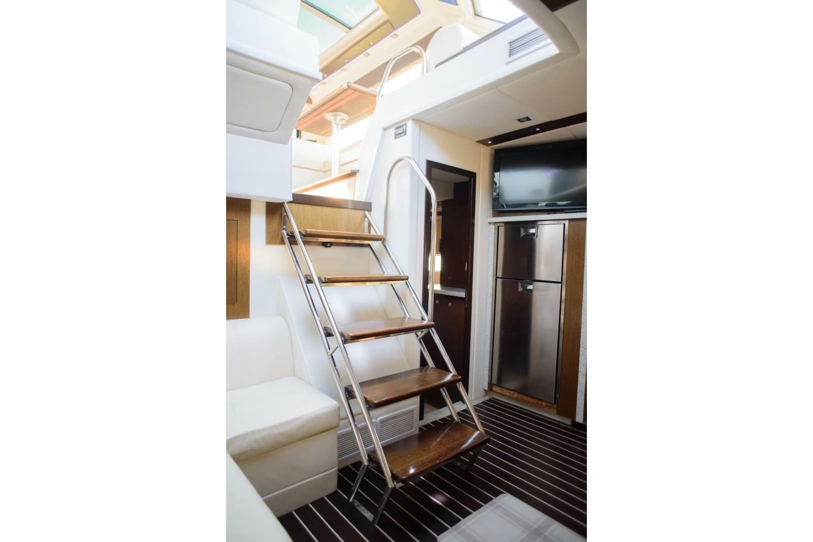 2012 Cruisers Yachts 48 Cantius - Photo 27