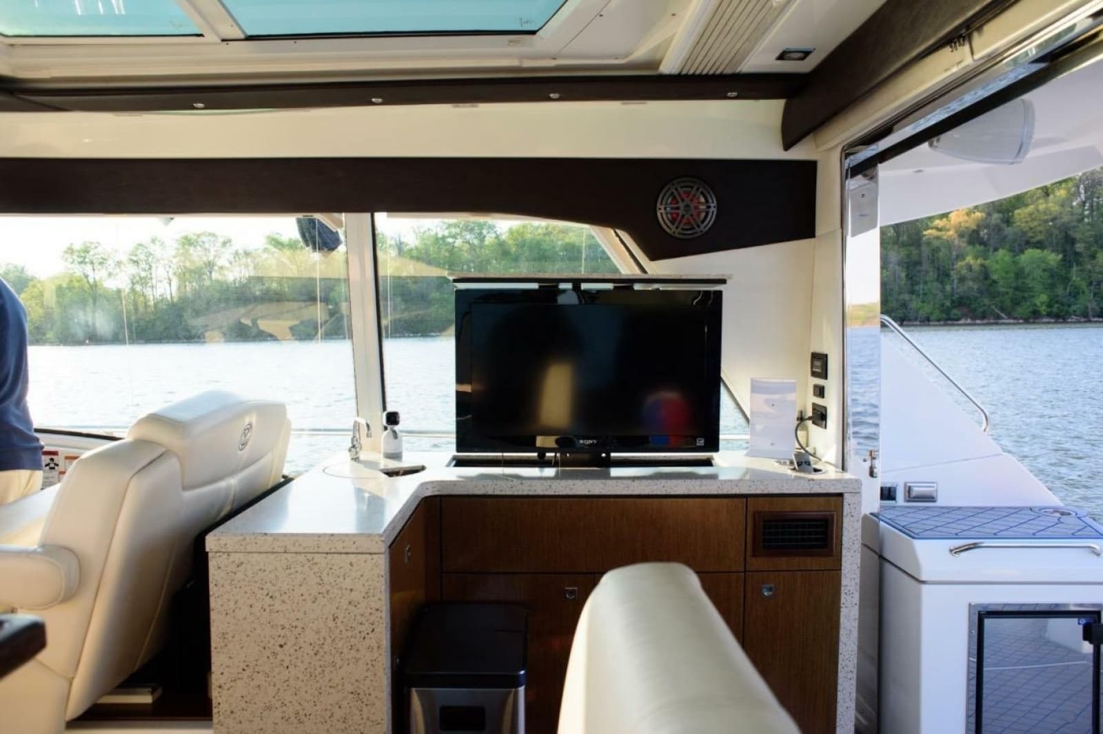 2012 Cruisers Yachts 48 Cantius - Photo 23