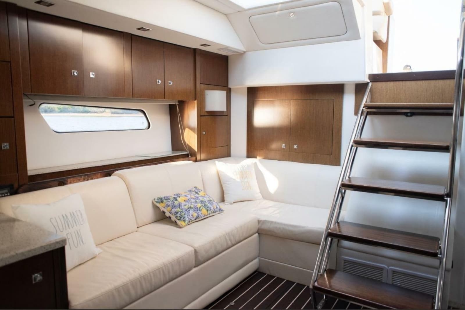 2012 Cruisers Yachts 48 Cantius - Photo 37