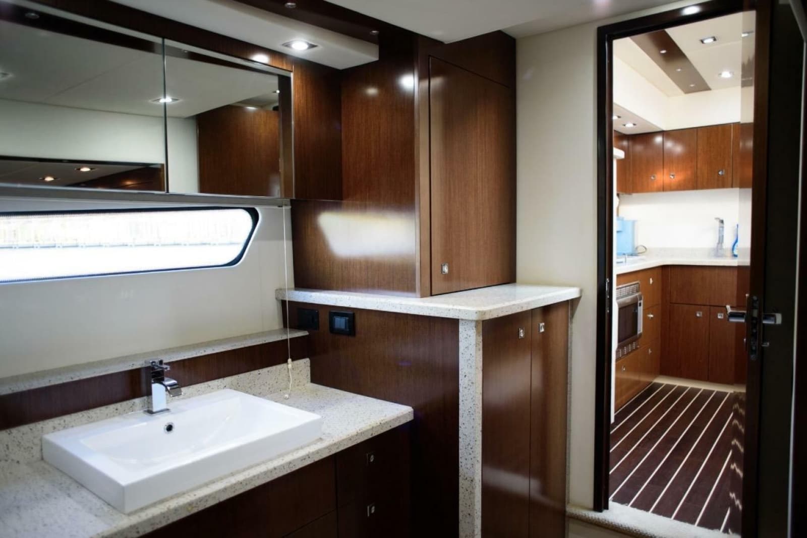 2012 Cruisers Yachts 48 Cantius - Photo 34