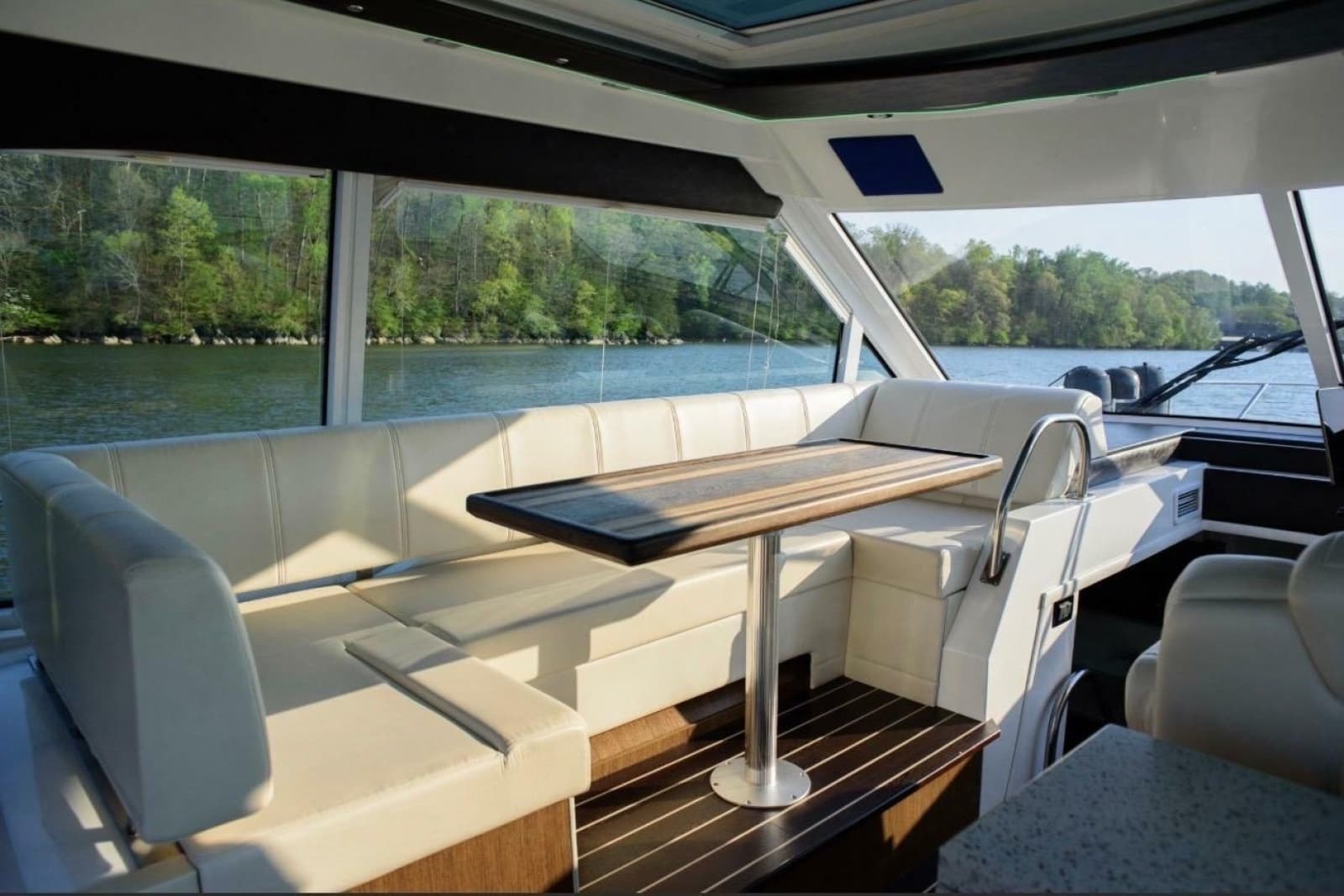 2012 Cruisers Yachts 48 Cantius - Photo 24