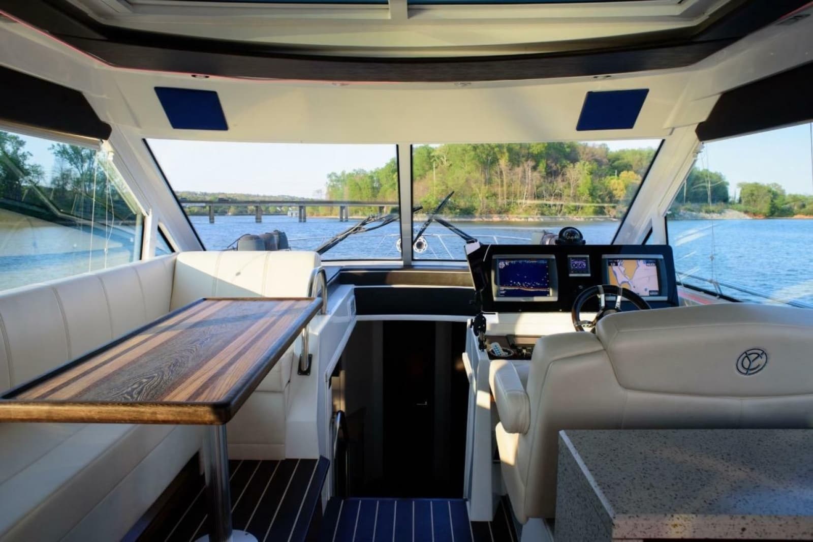 2012 Cruisers Yachts 48 Cantius - Photo 21