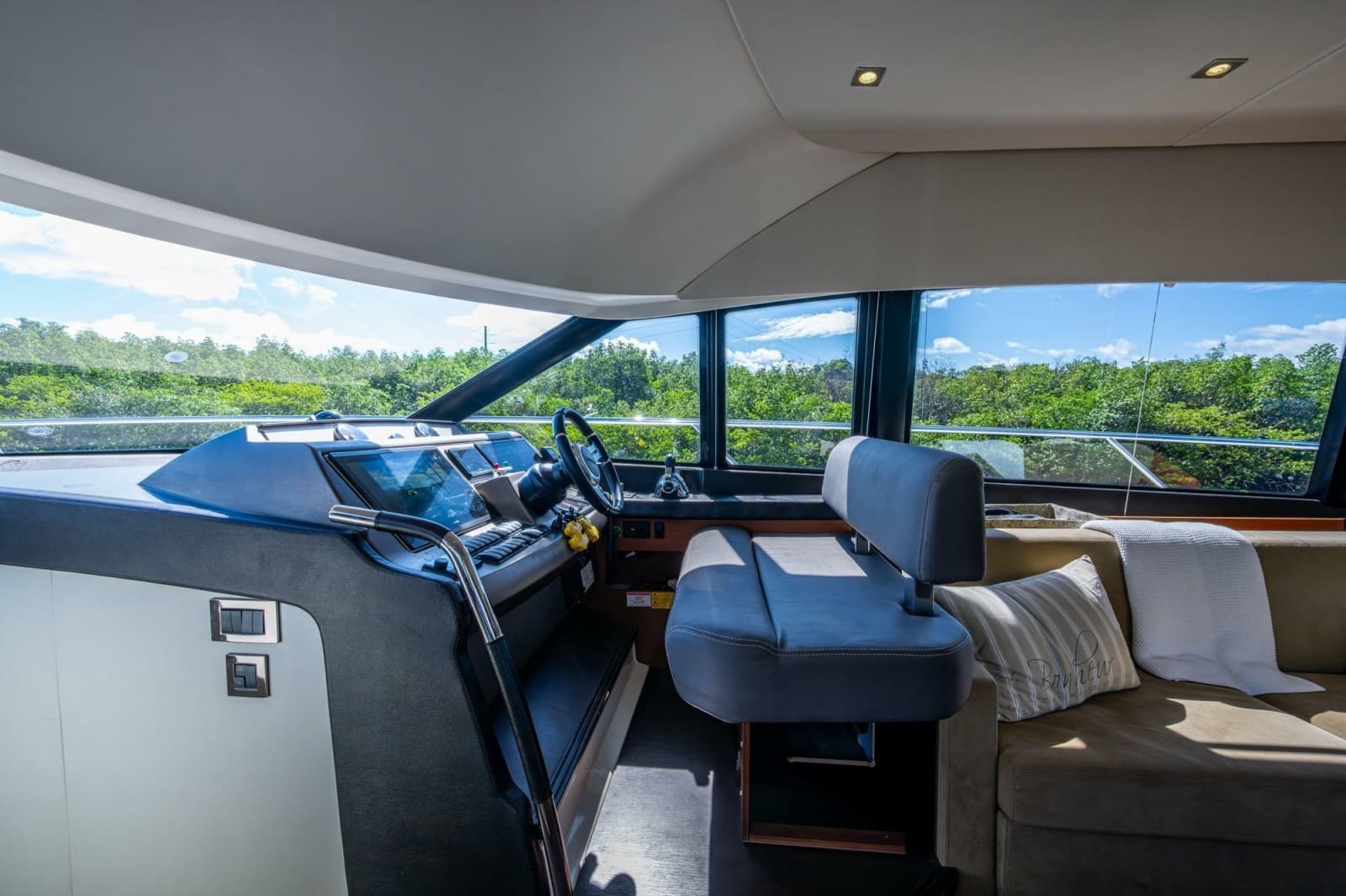 2012 Prestige 500 - Photo 52