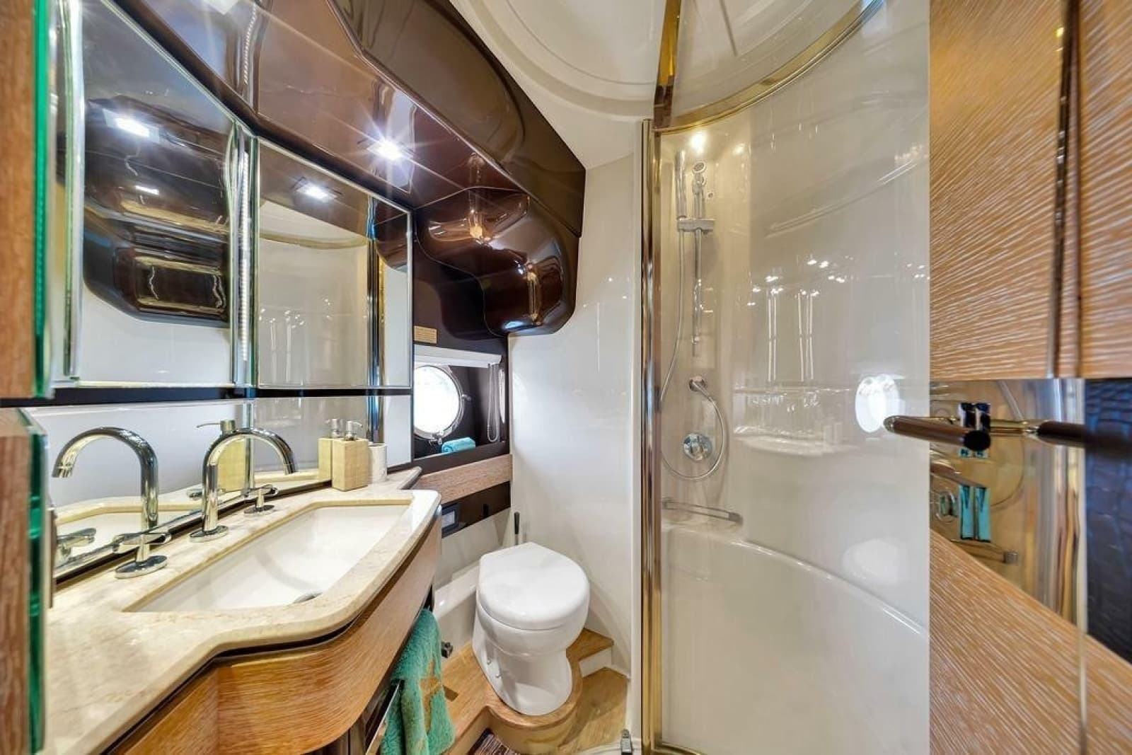 2011 Azimut 70 - Photo 59