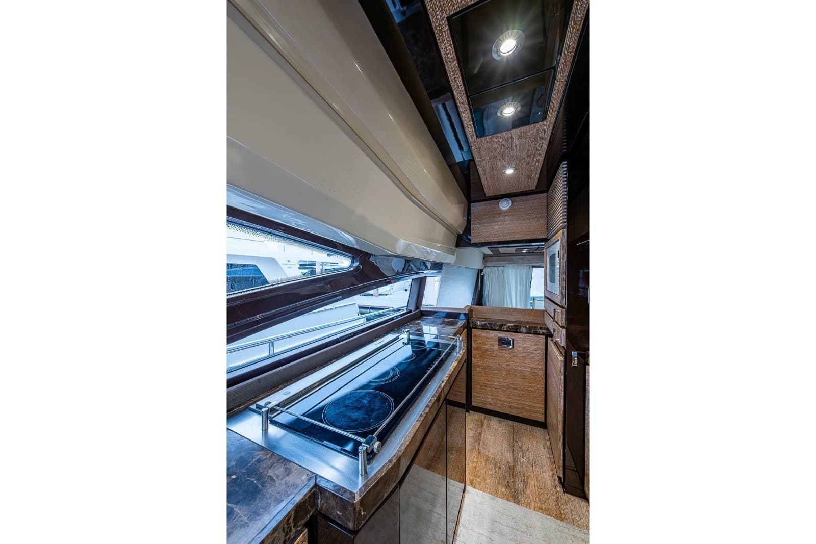 2011 Azimut 70 - Photo 29