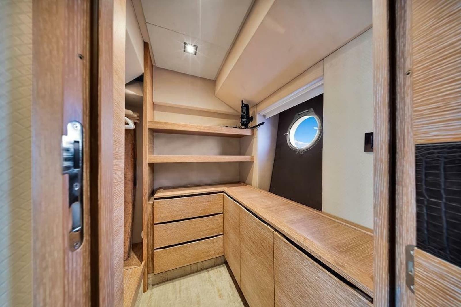 2011 Azimut 70 - Photo 43