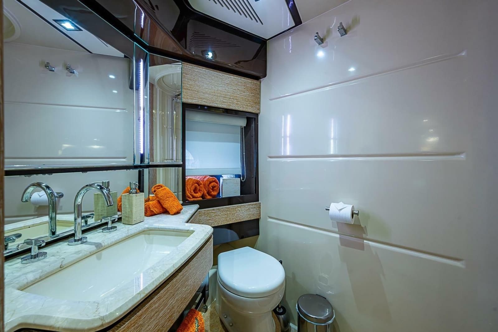 2011 Azimut 70 - Photo 17