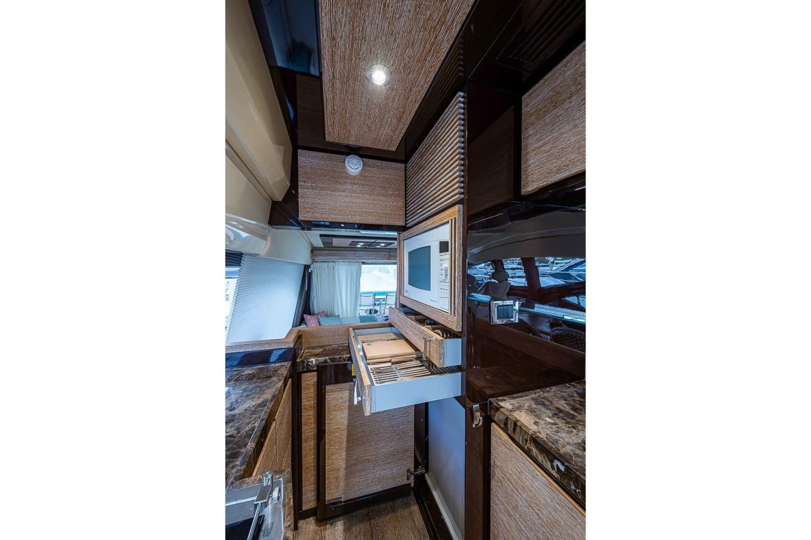 2011 Azimut 70 - Photo 30