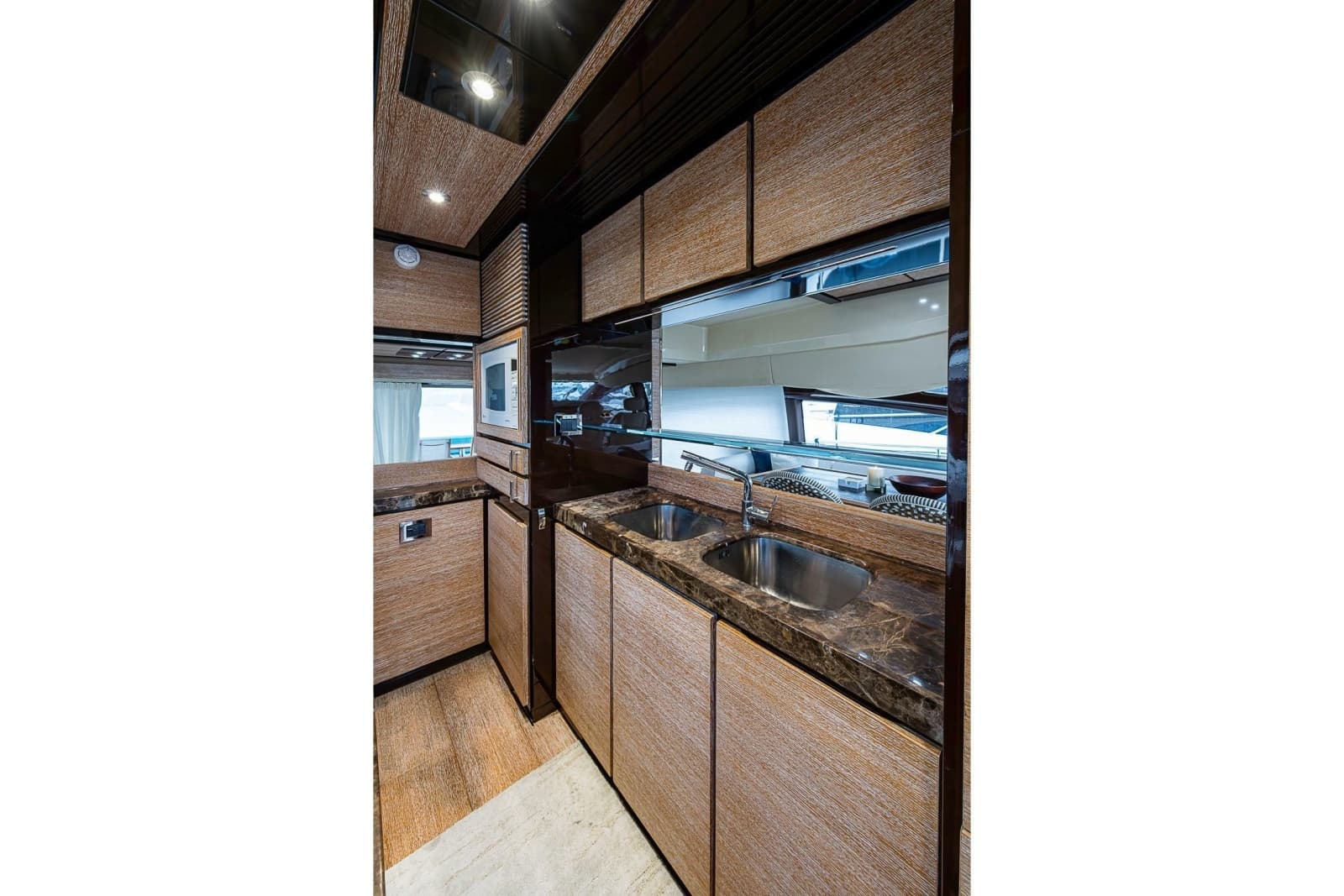 2011 Azimut 70 - Photo 32