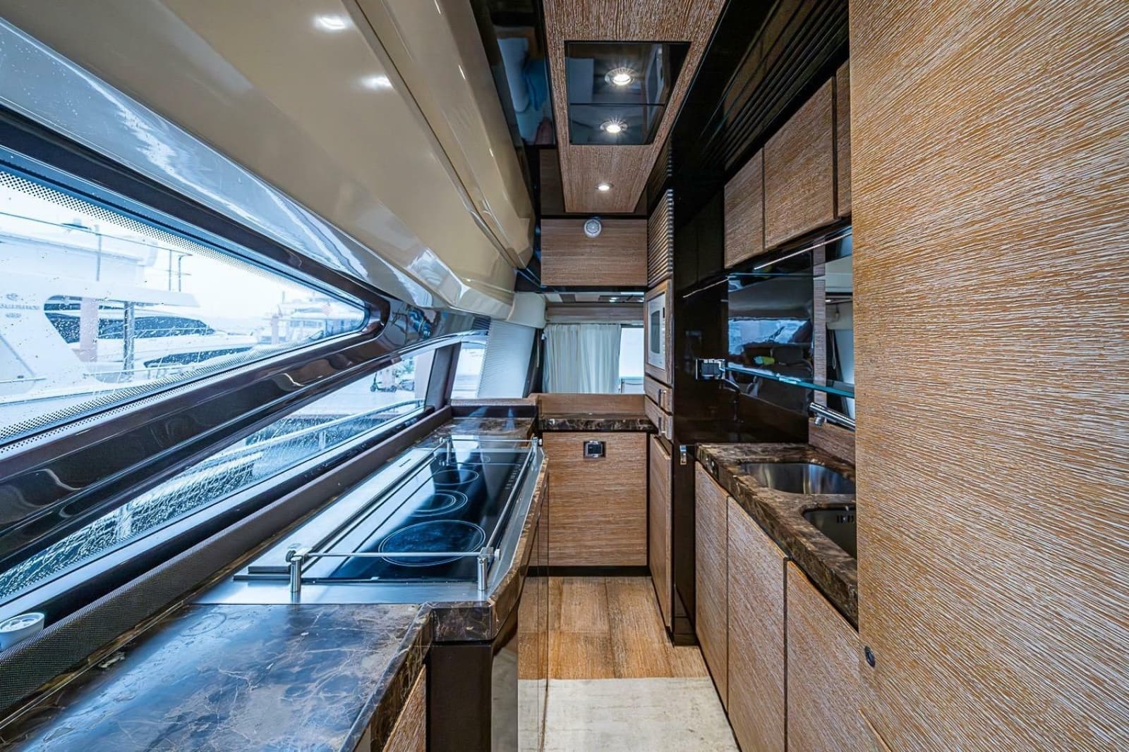 2011 Azimut 70 - Photo 34