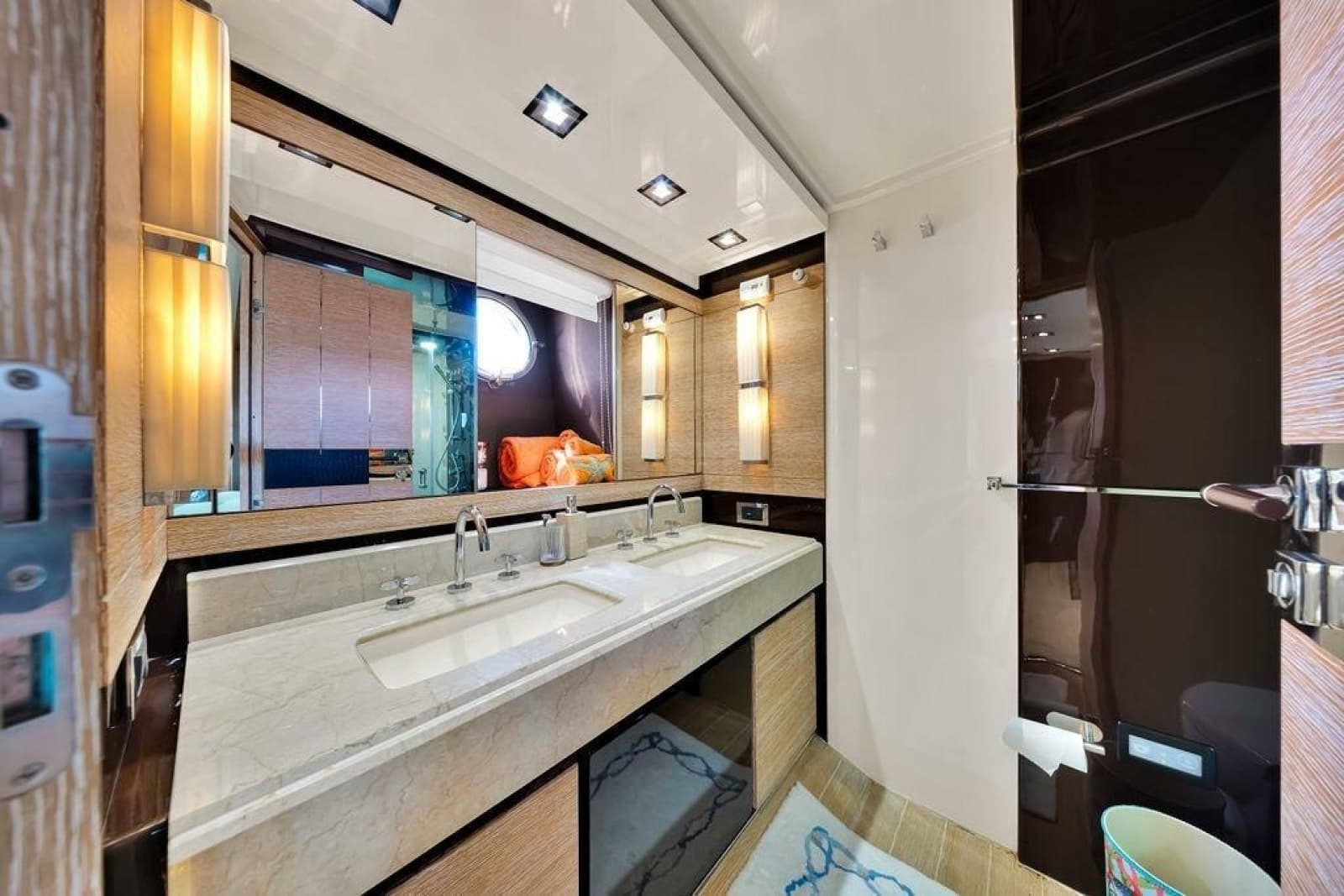 2011 Azimut 70 - Photo 45