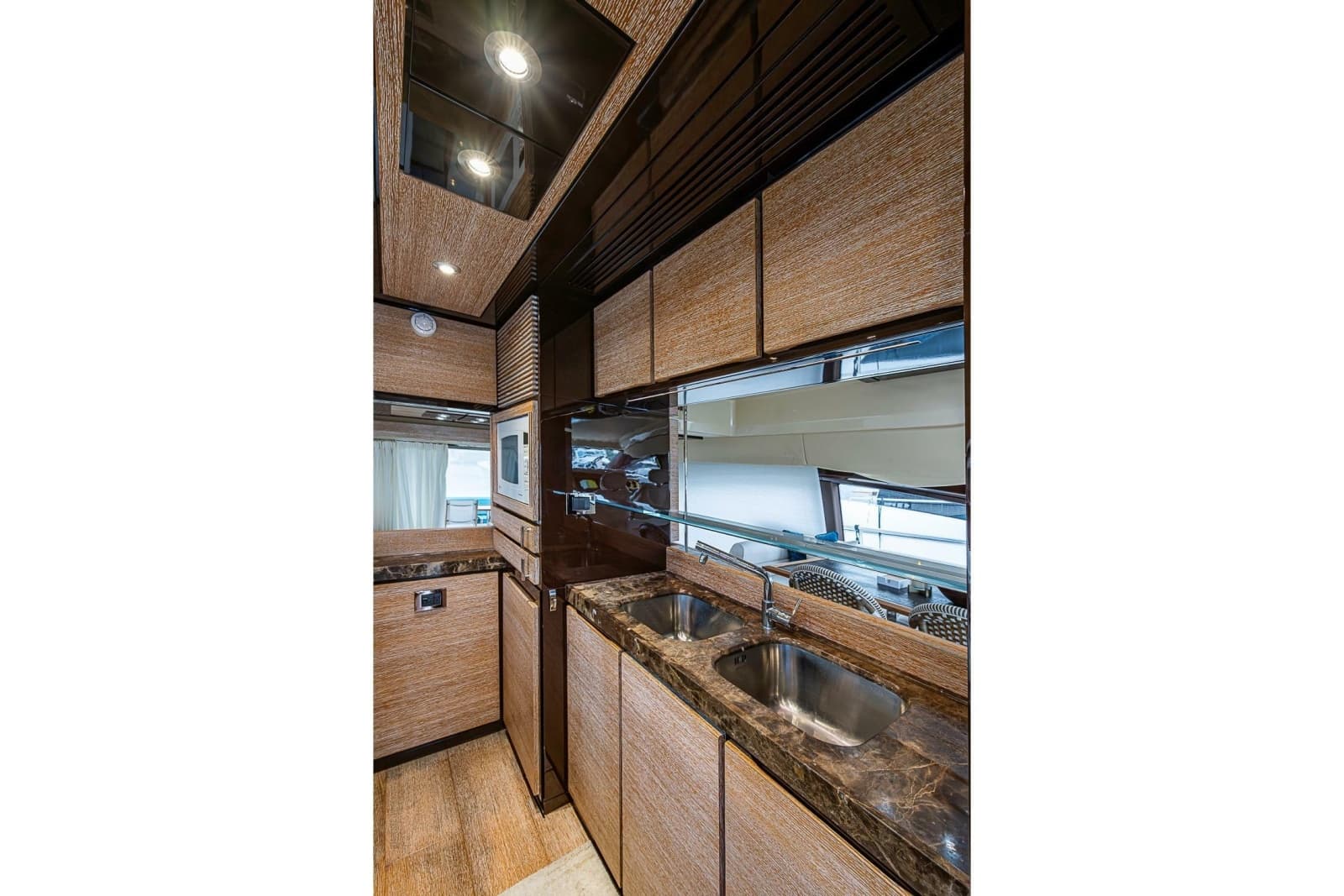 2011 Azimut 70 - Photo 28