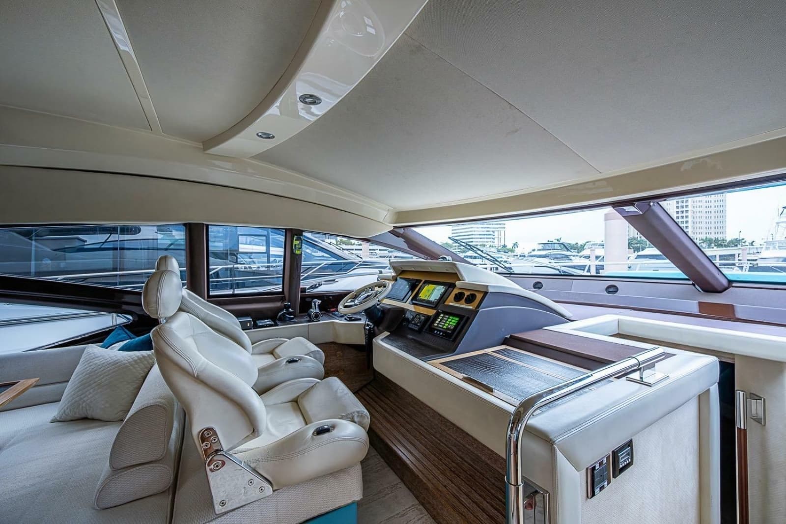 2011 Azimut 70 - Photo 35