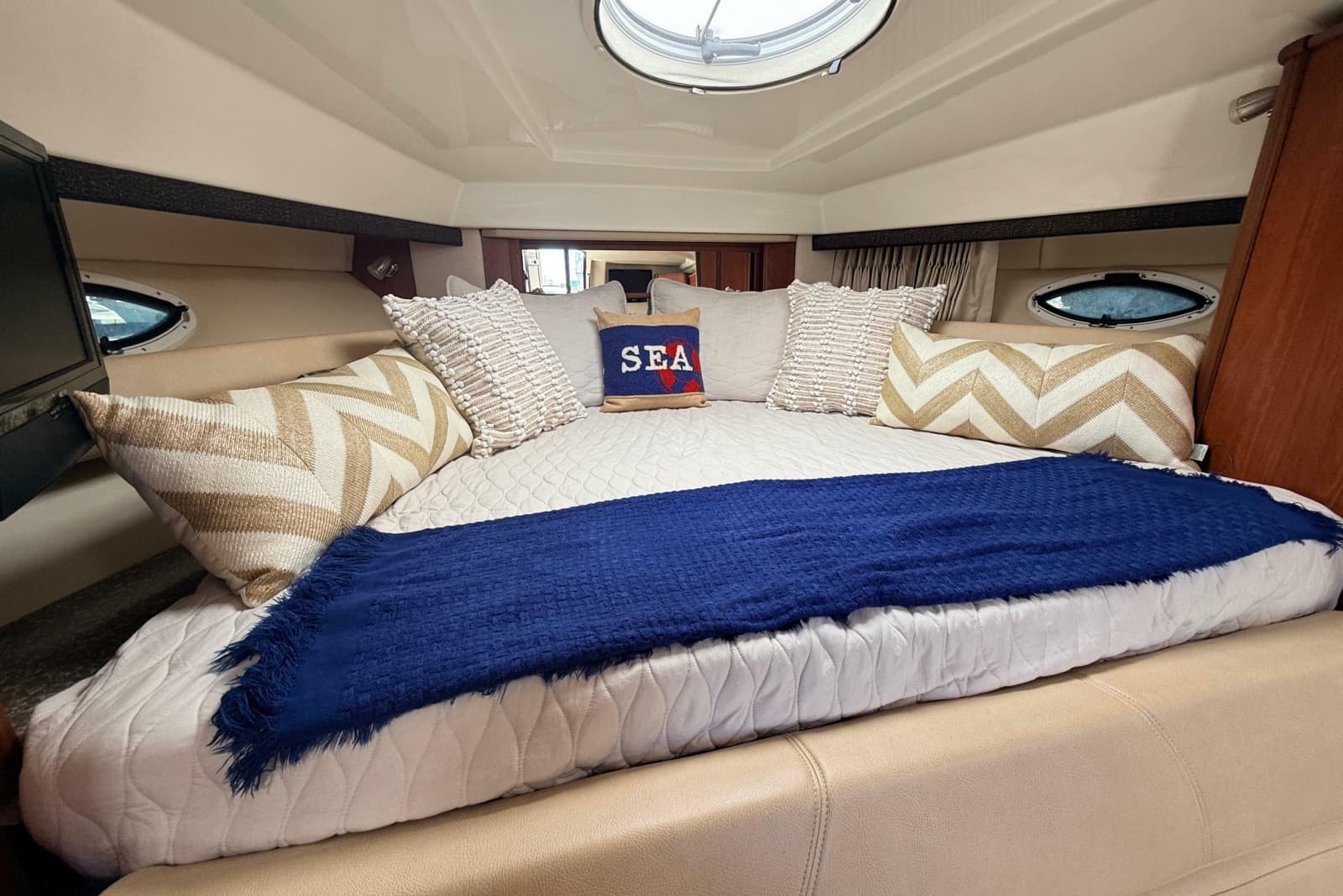 2011 Monterey 320 Sport Yacht - Photo 21