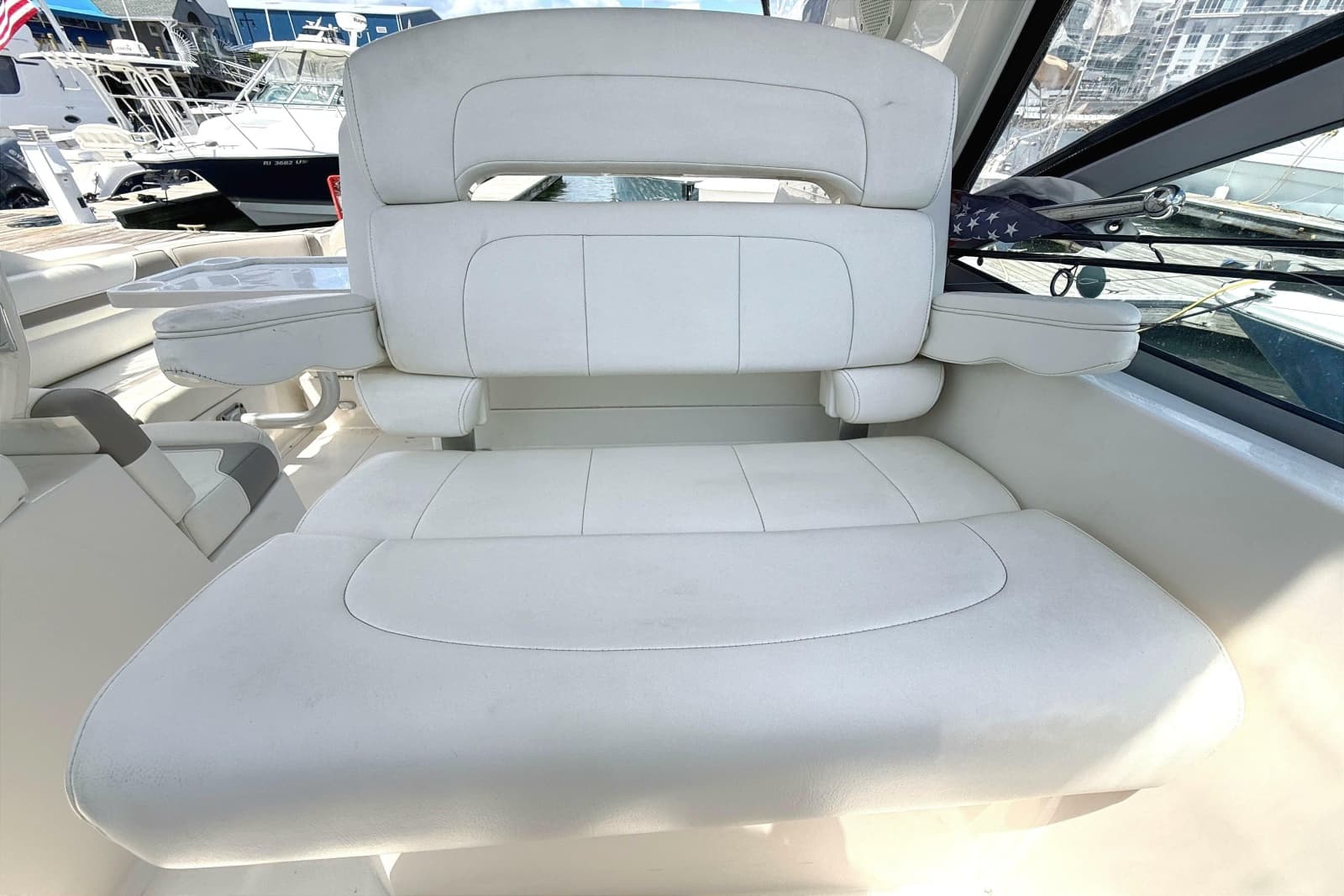 2011 Monterey 320 Sport Yacht - Photo 12